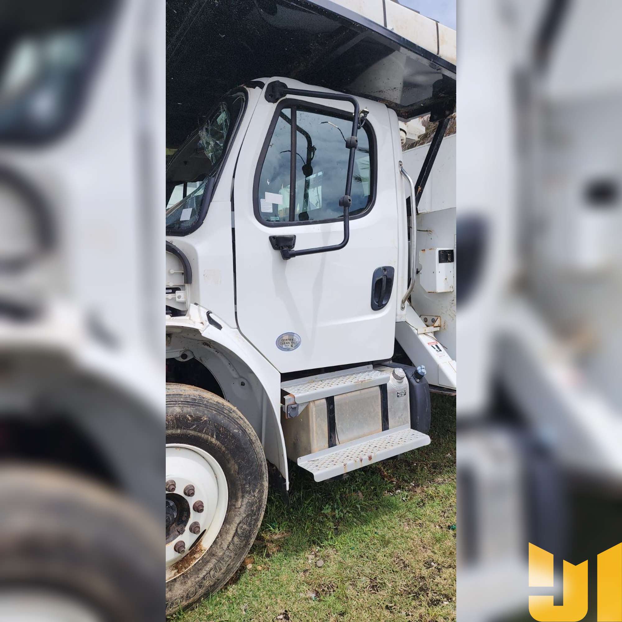 2021 Freightliner M2 106