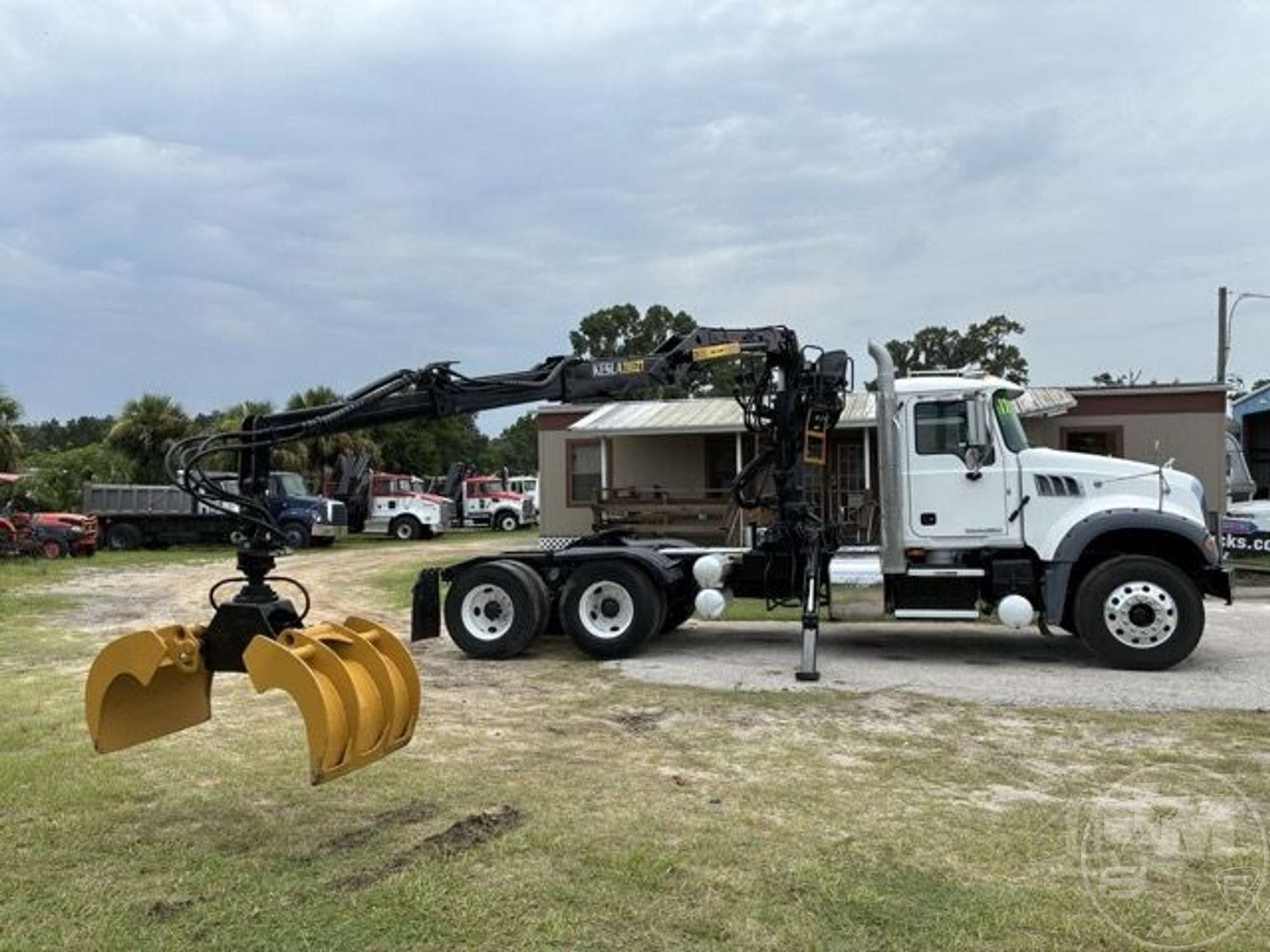 2017 Mack GU713