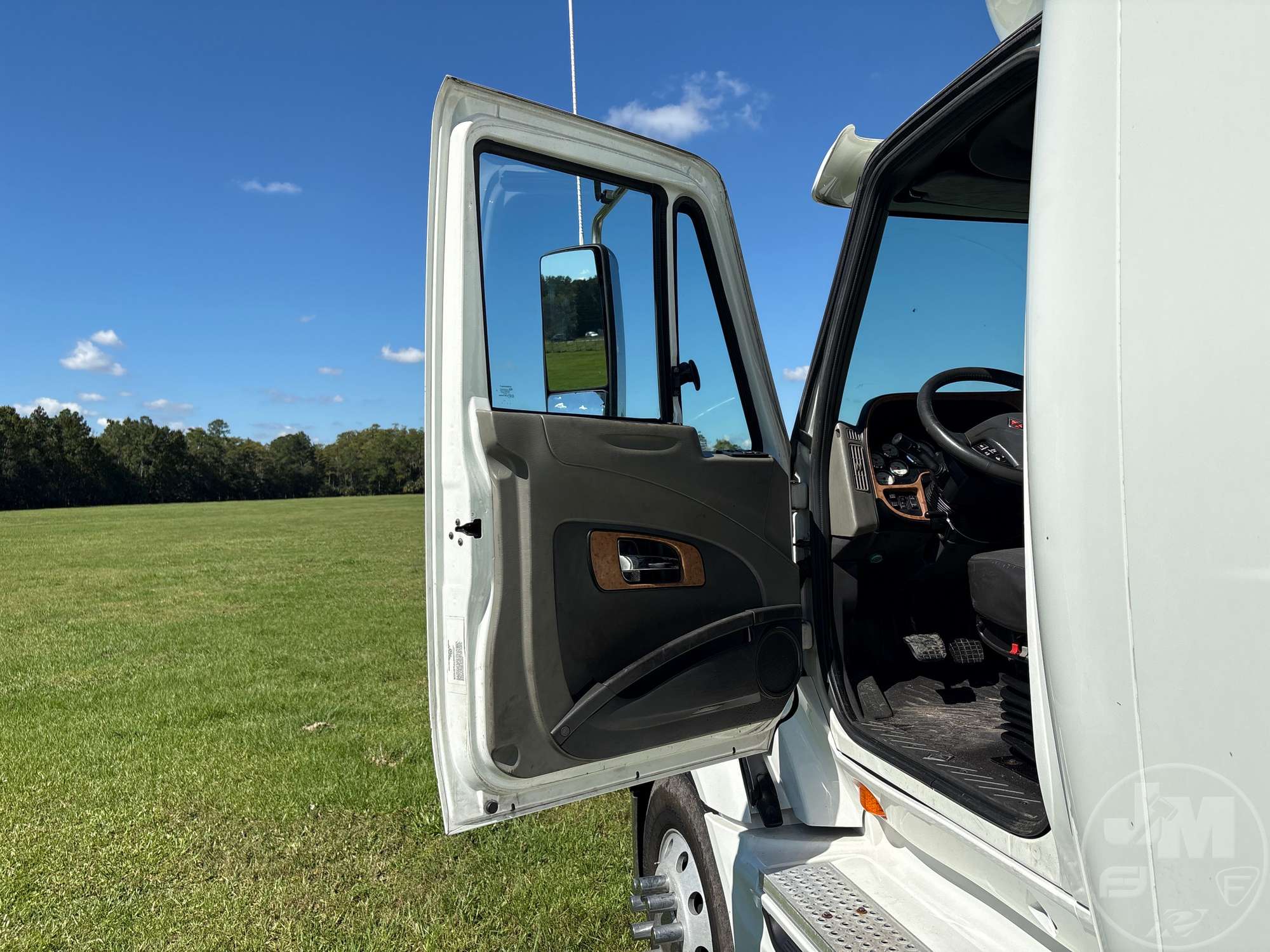 2014 International LF687