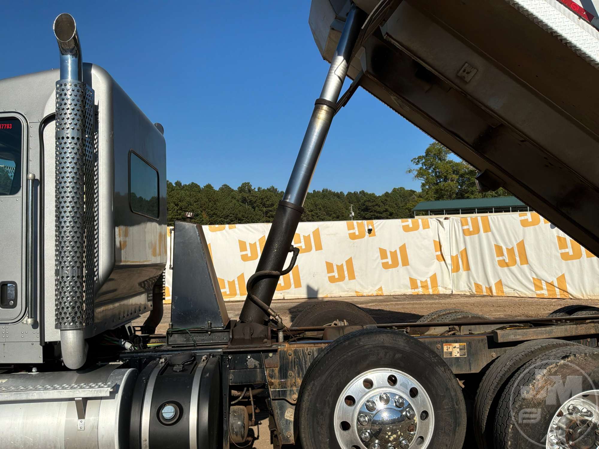 2019 Kenworth T8 SERIES