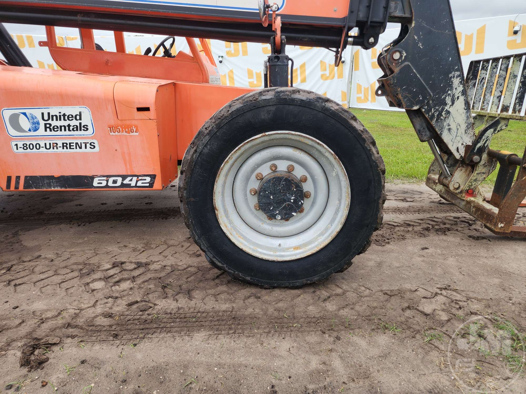 2017 JLG 6042