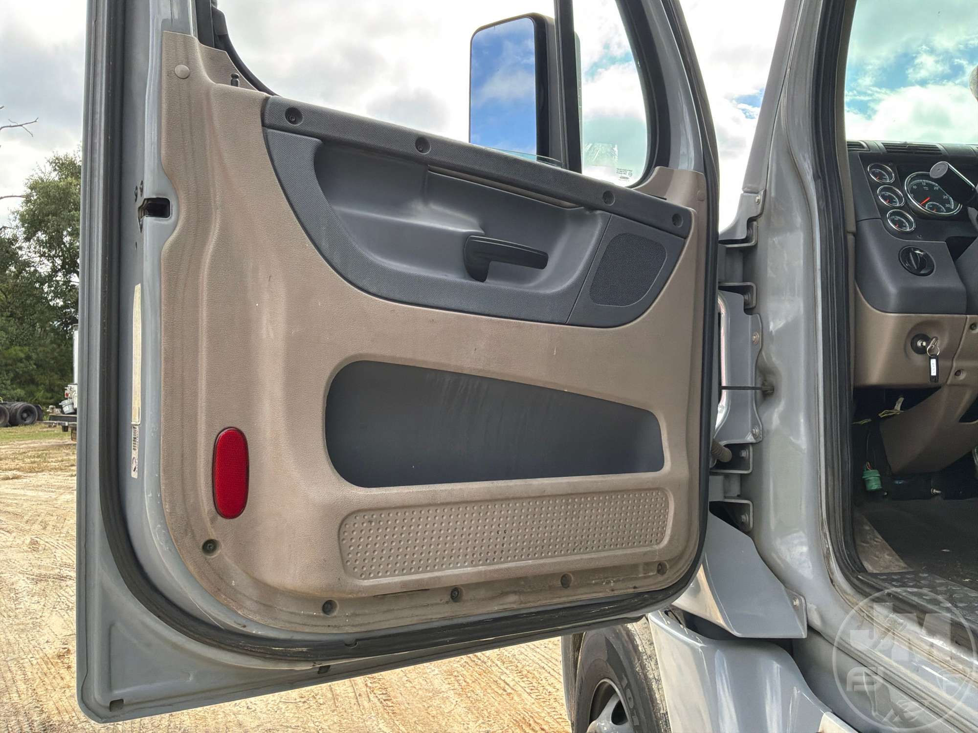 2015 Freightliner CASCADIA