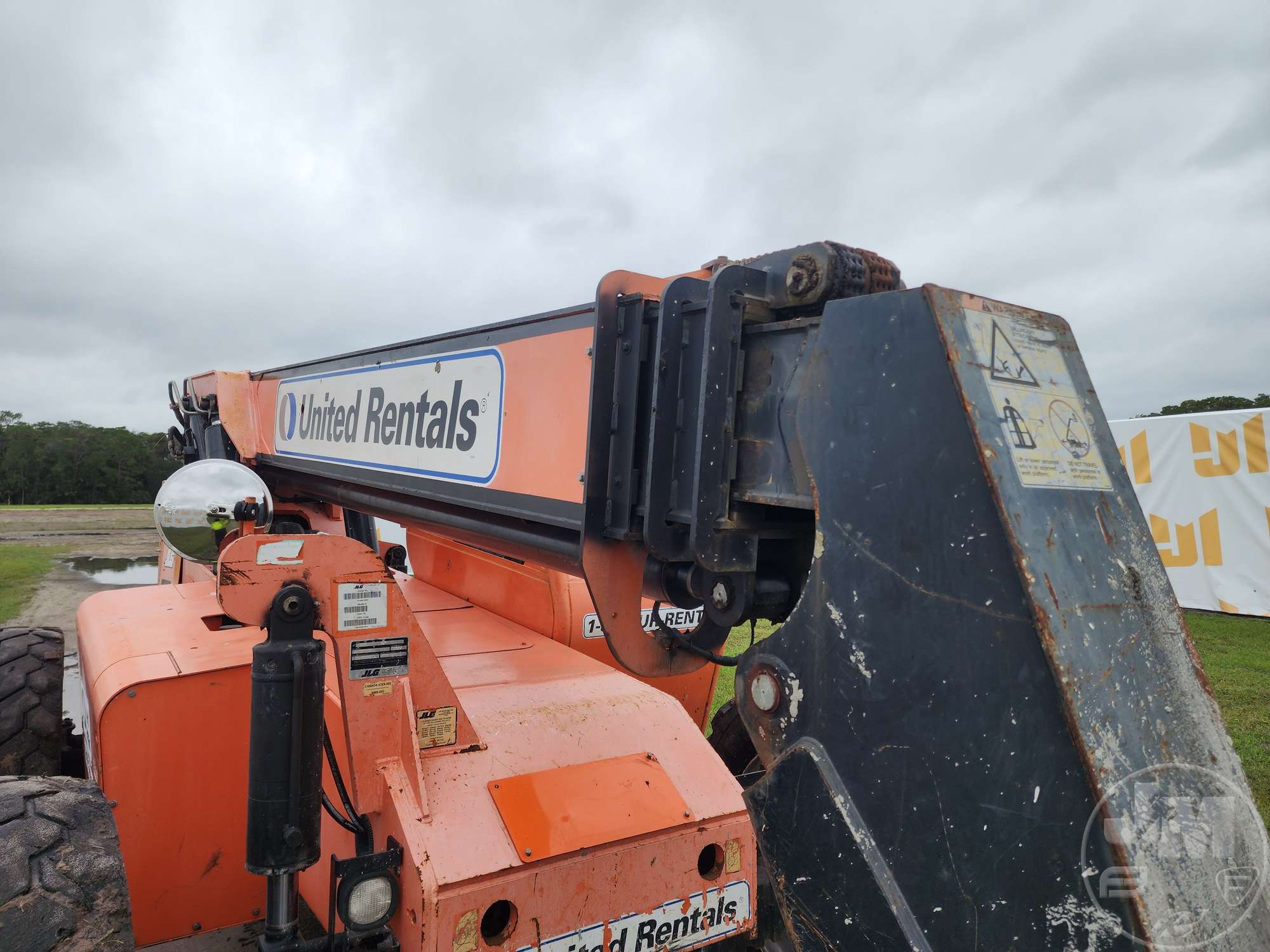 2017 JLG 6042