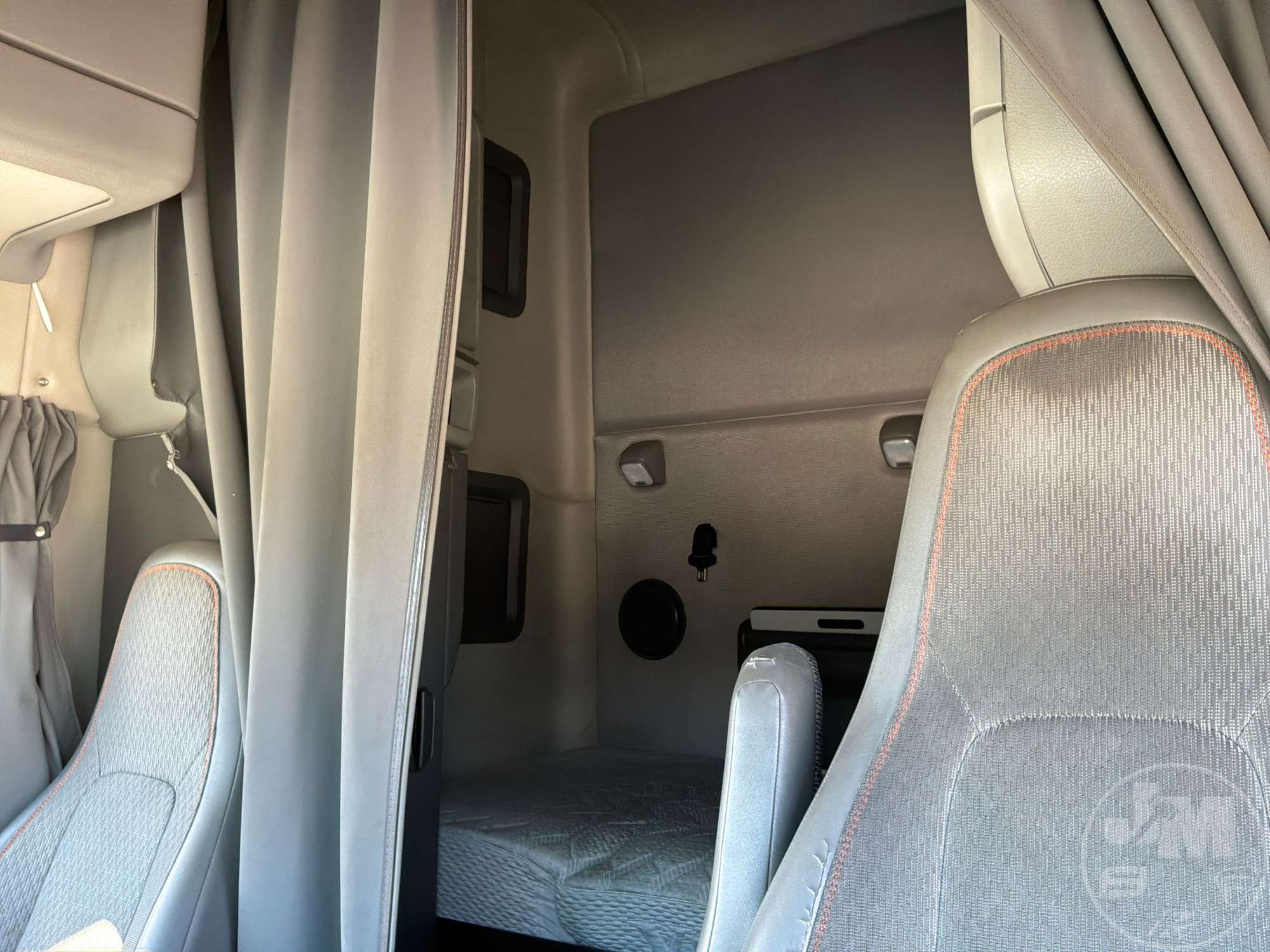 2022 Volvo VNL760