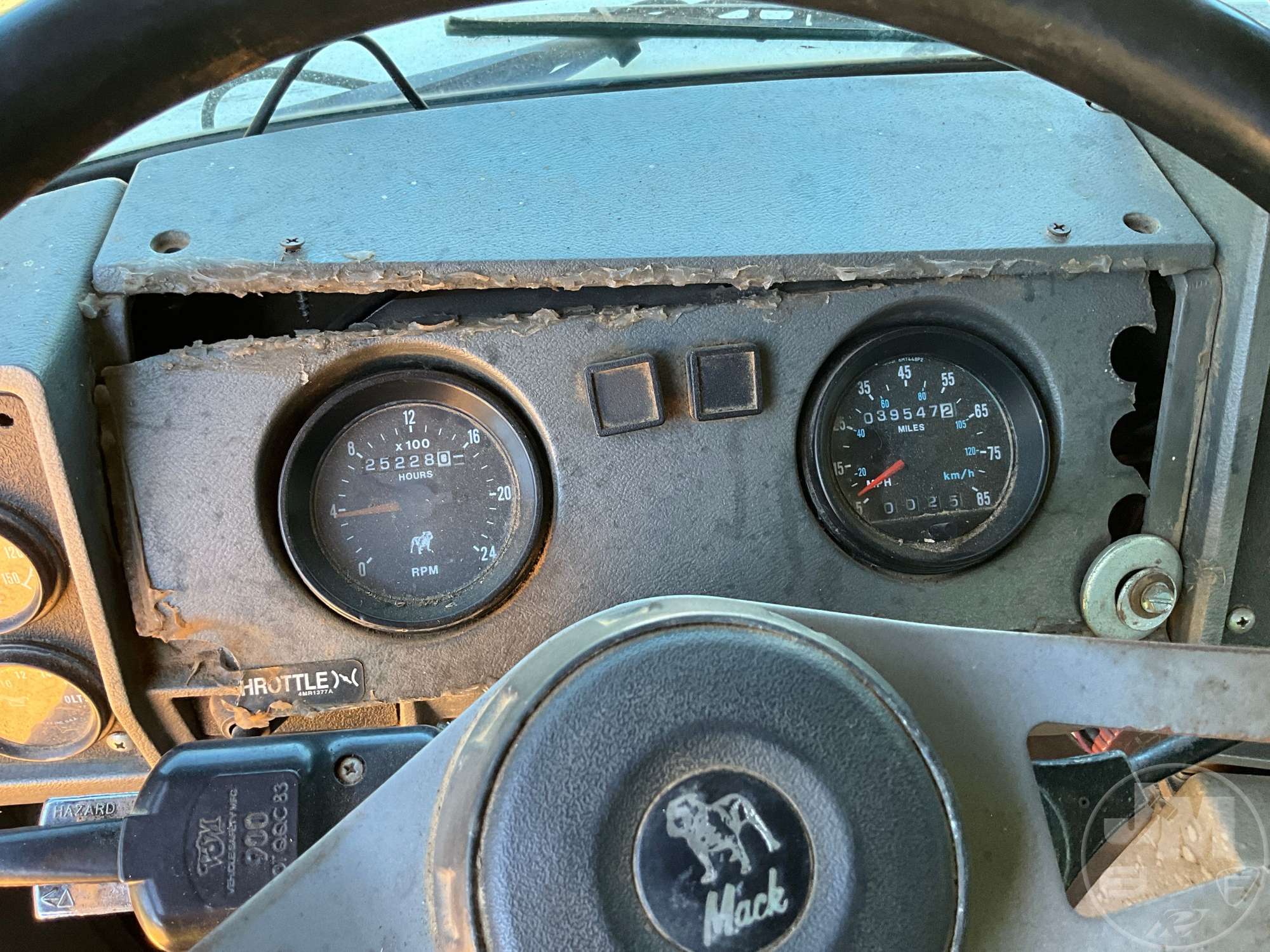 1997 Mack RD688S