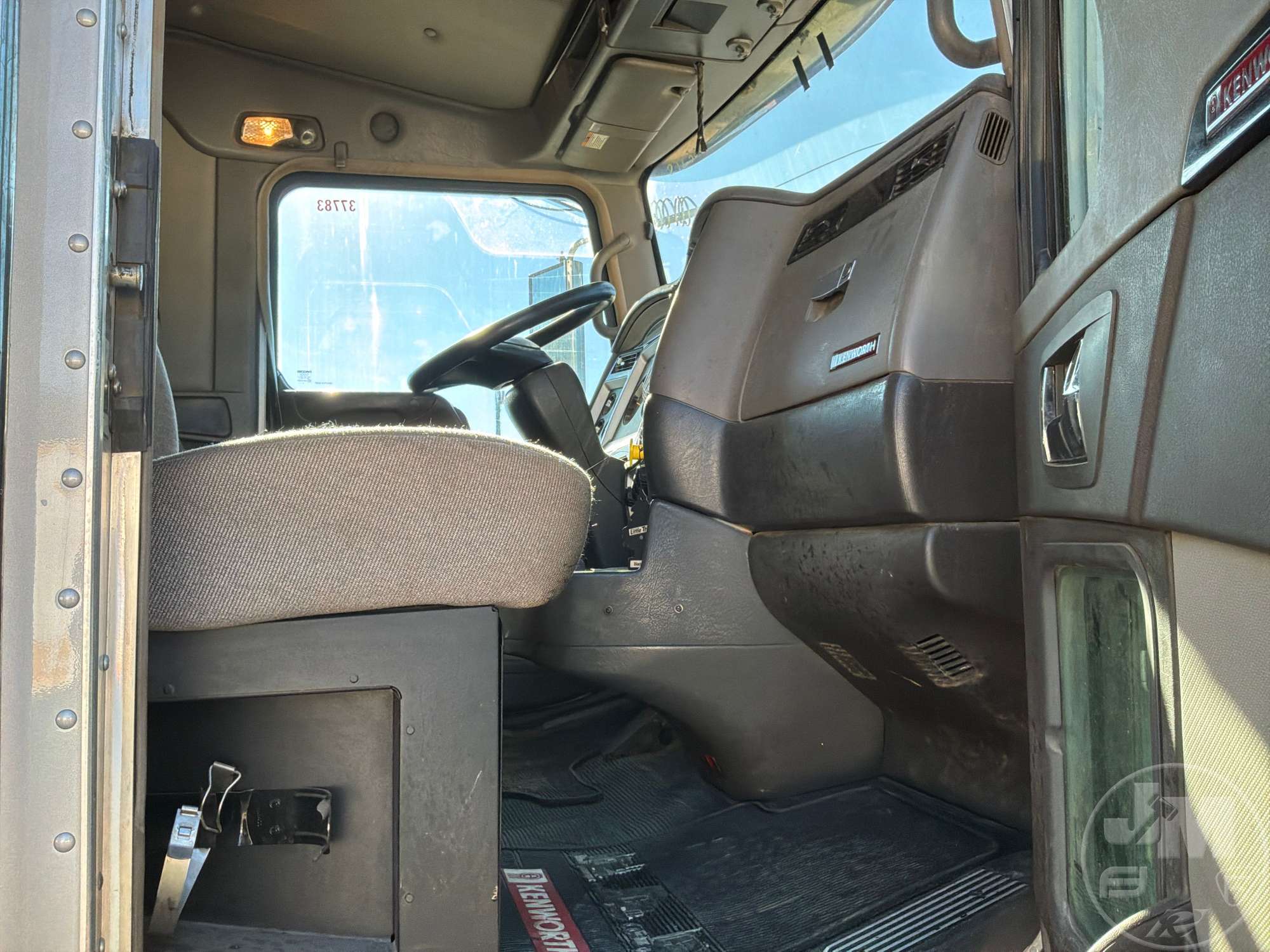 2019 Kenworth T8 SERIES