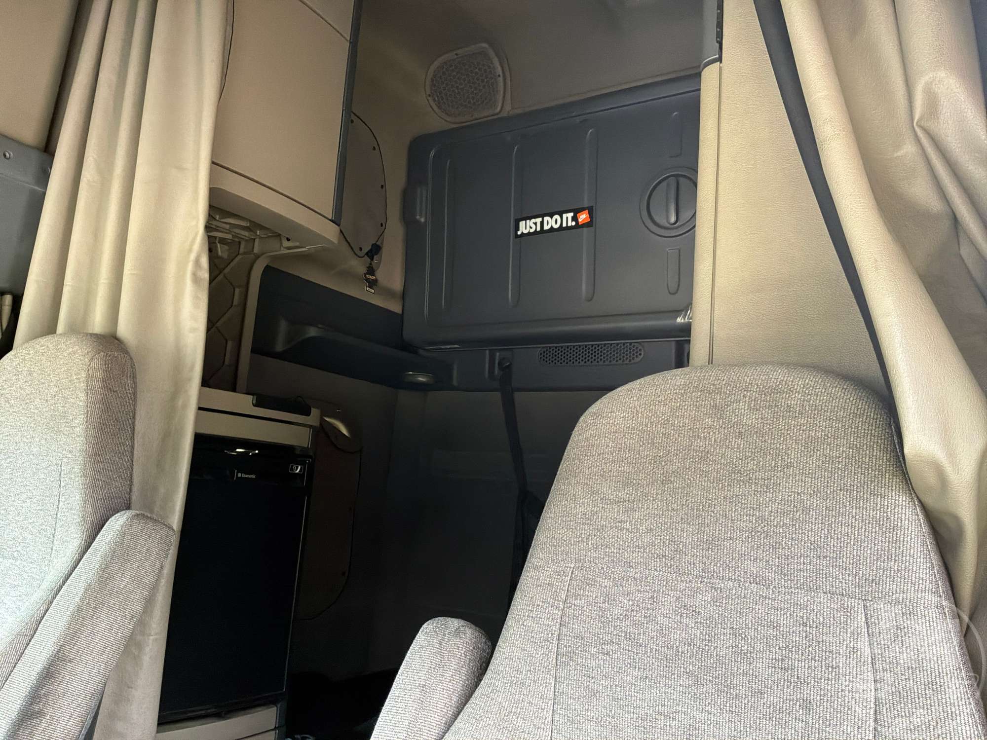 2016 Freightliner CASCADIA