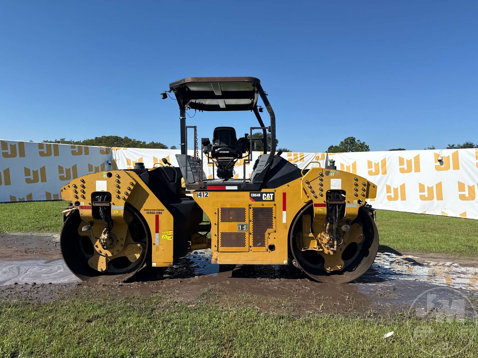 2016 Caterpillar CB64B