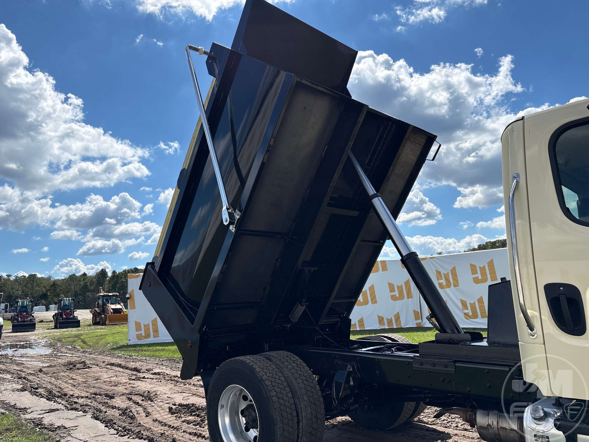 2020 Freightliner M2