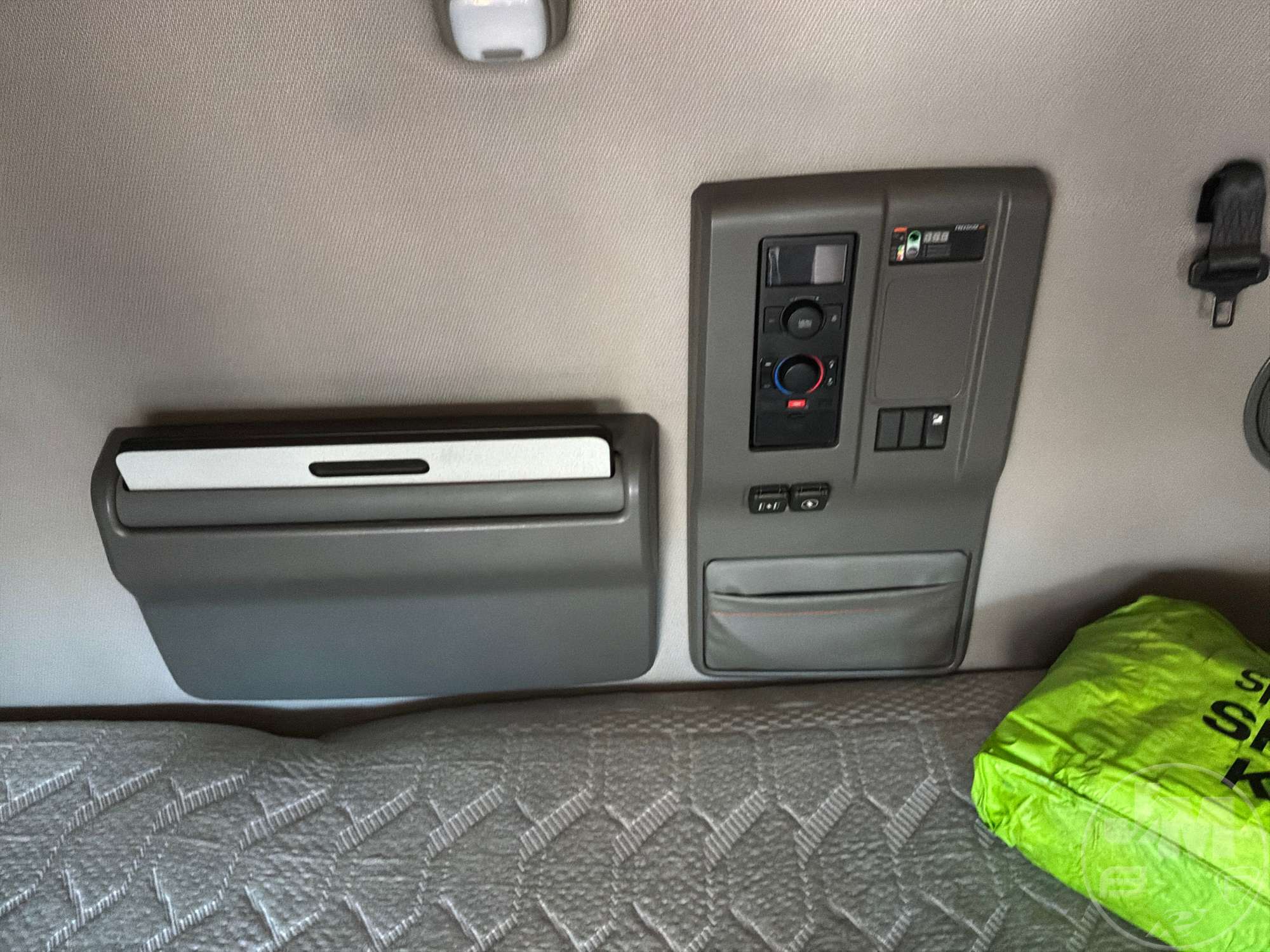 2022 Volvo VNL760