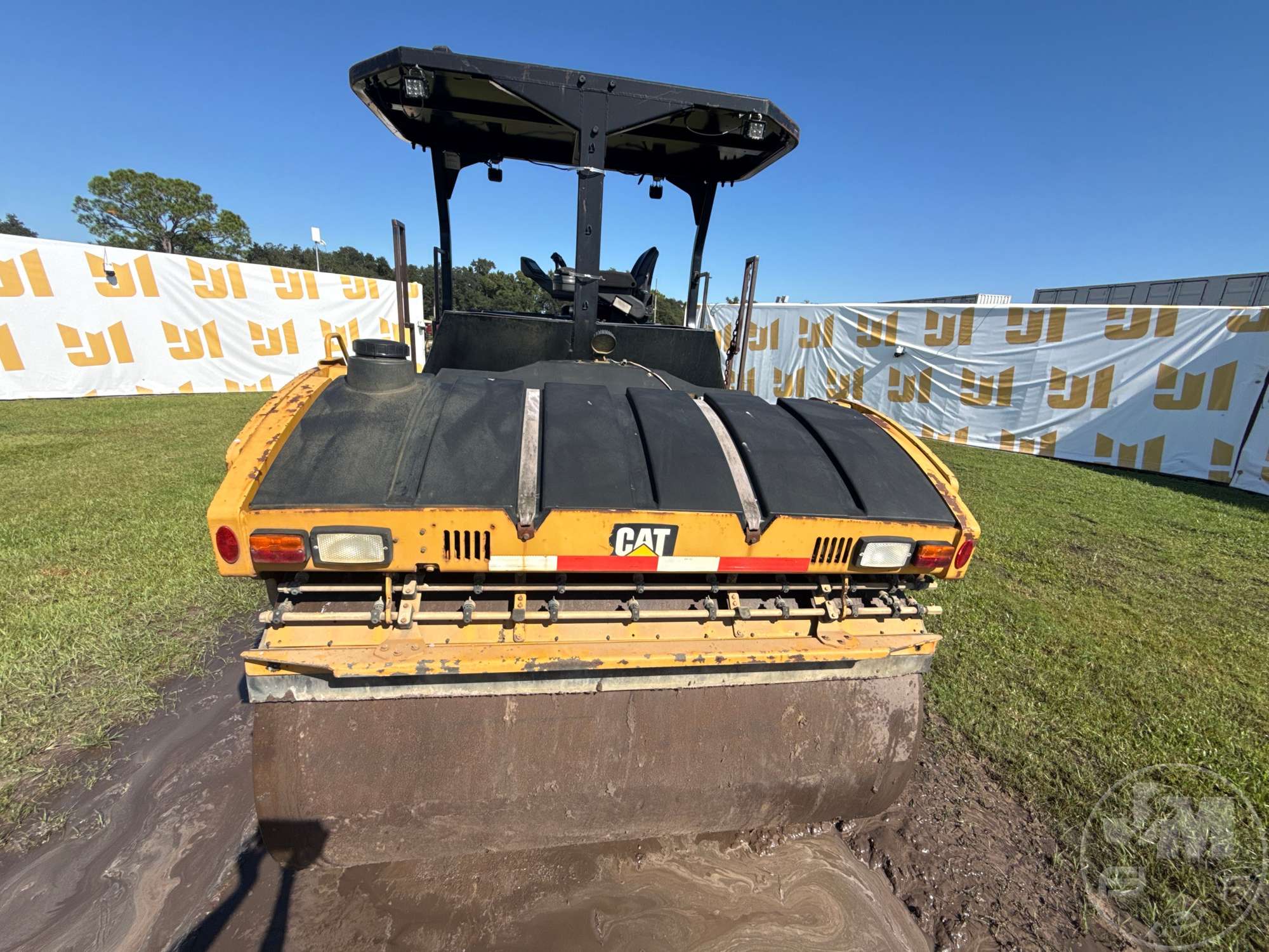 2016 Caterpillar CB64B