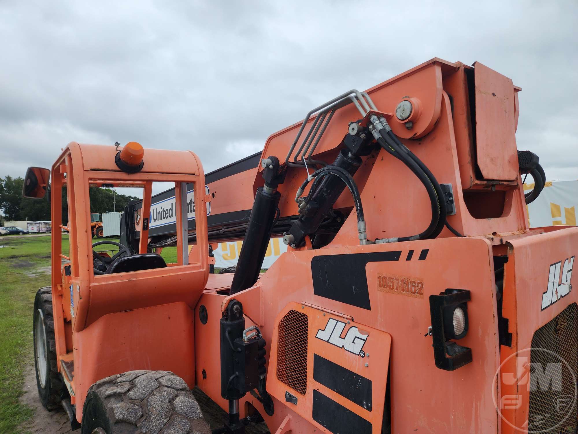 2017 JLG 6042