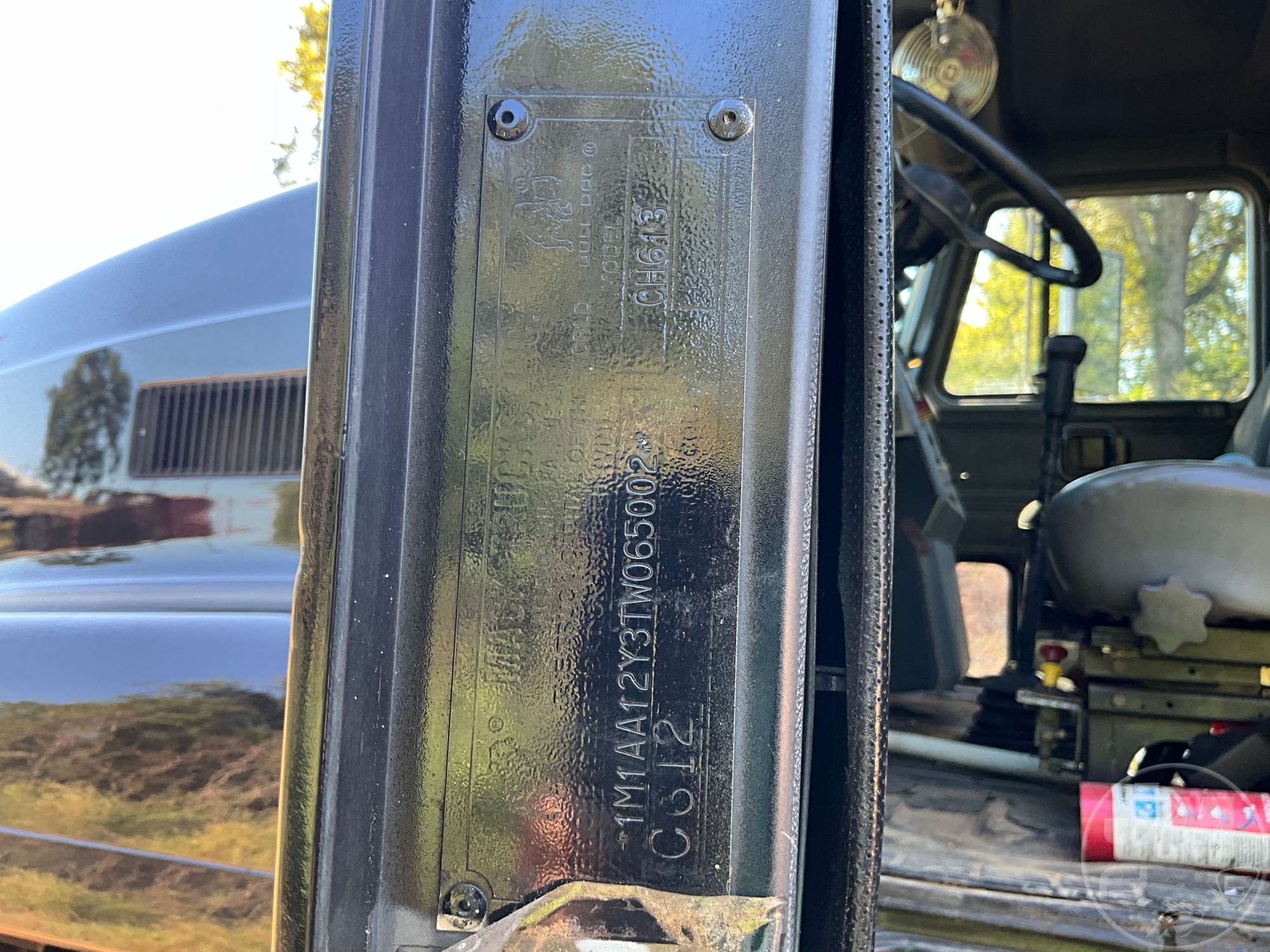 1996 Mack CH613