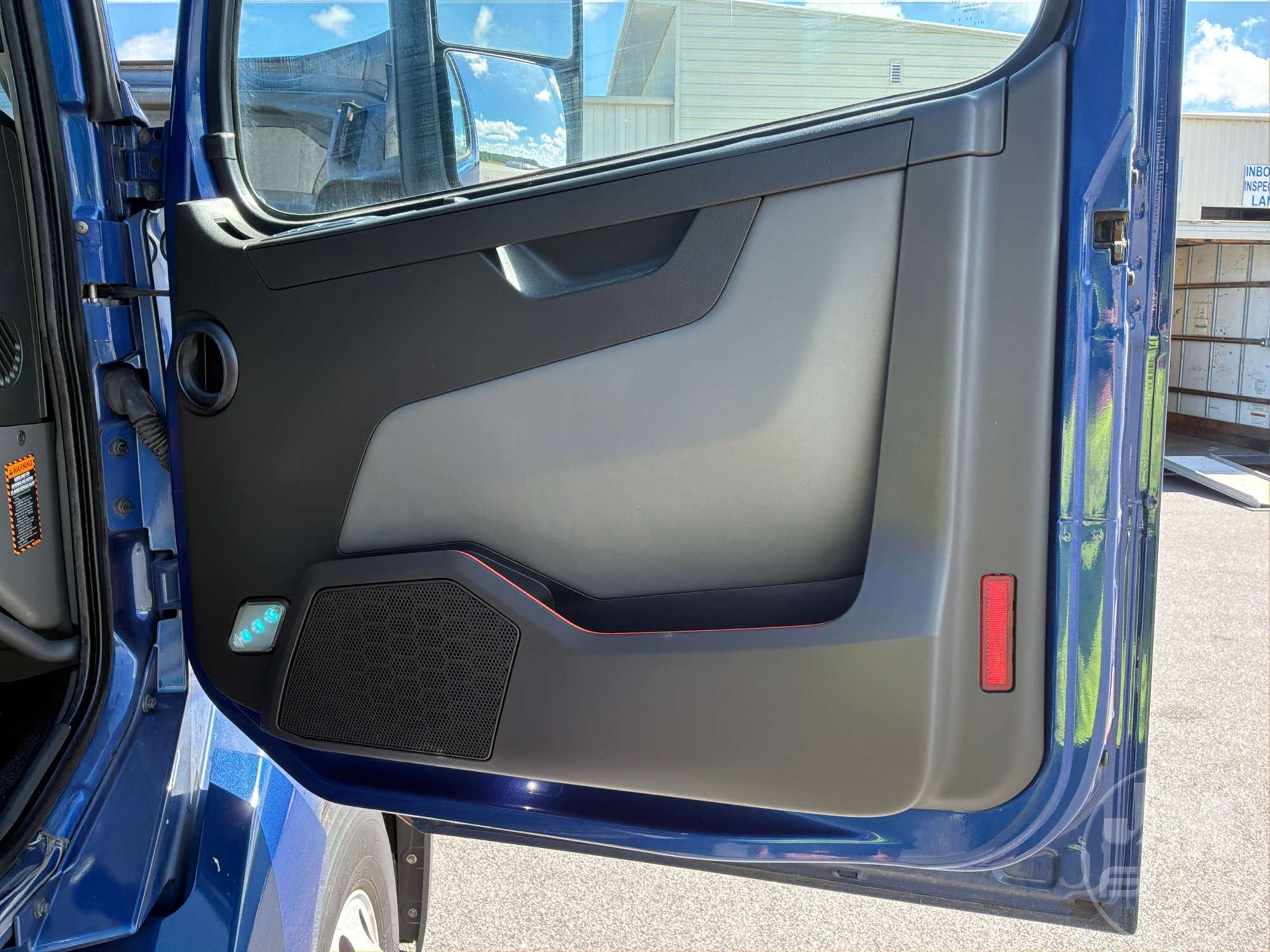 2022 Volvo VNL760