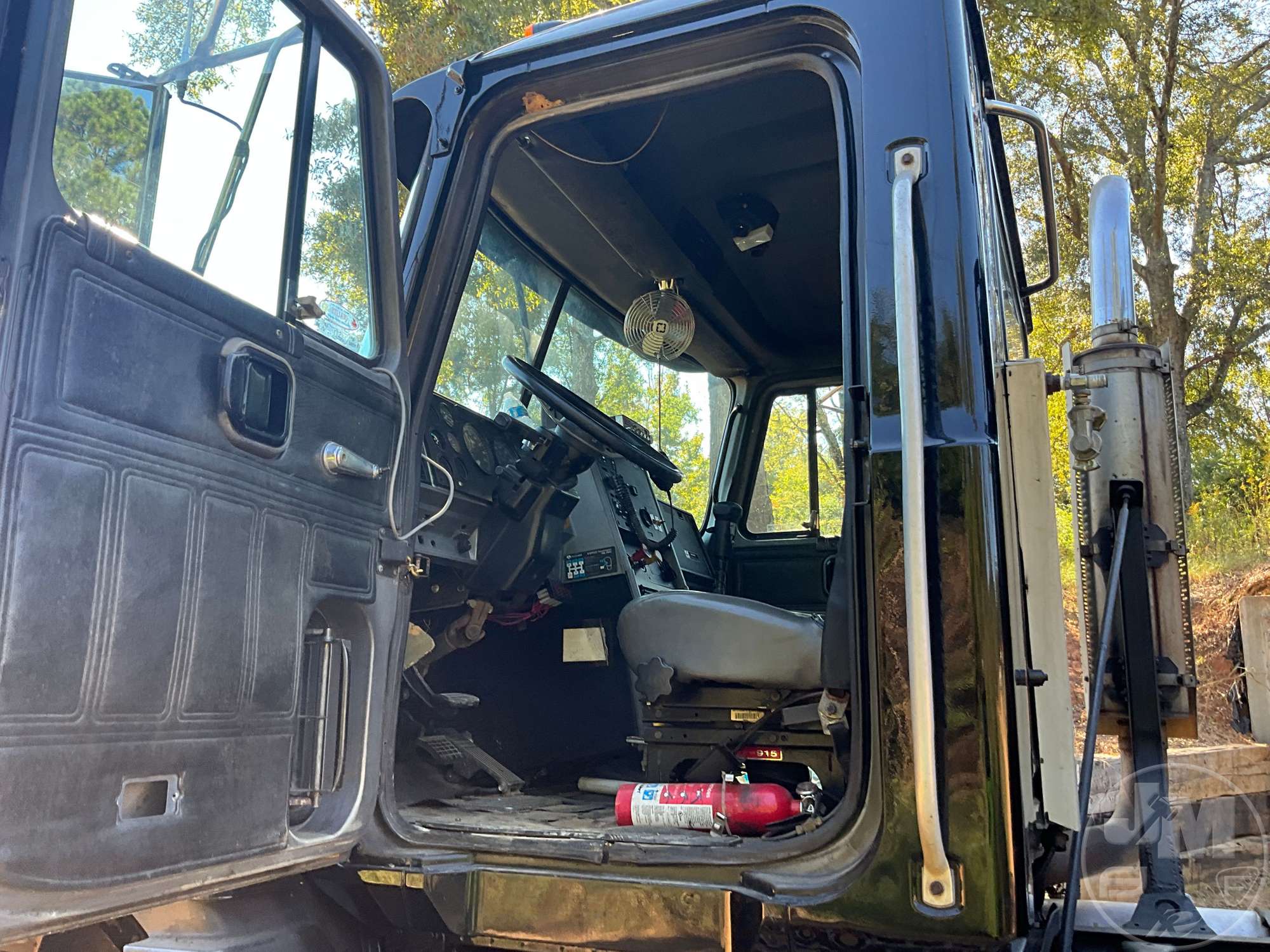 1996 Mack CH613