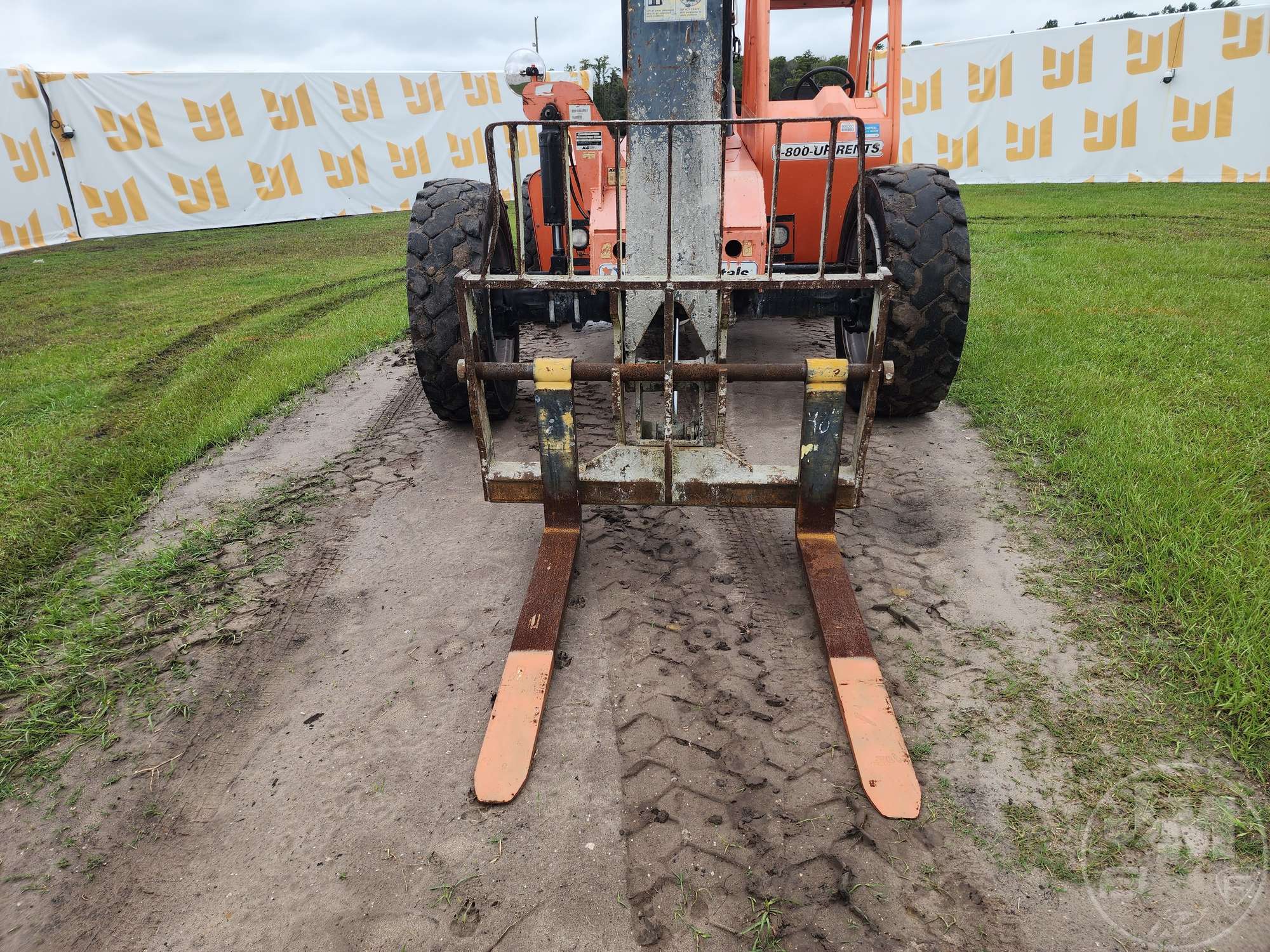 2017 JLG 6042