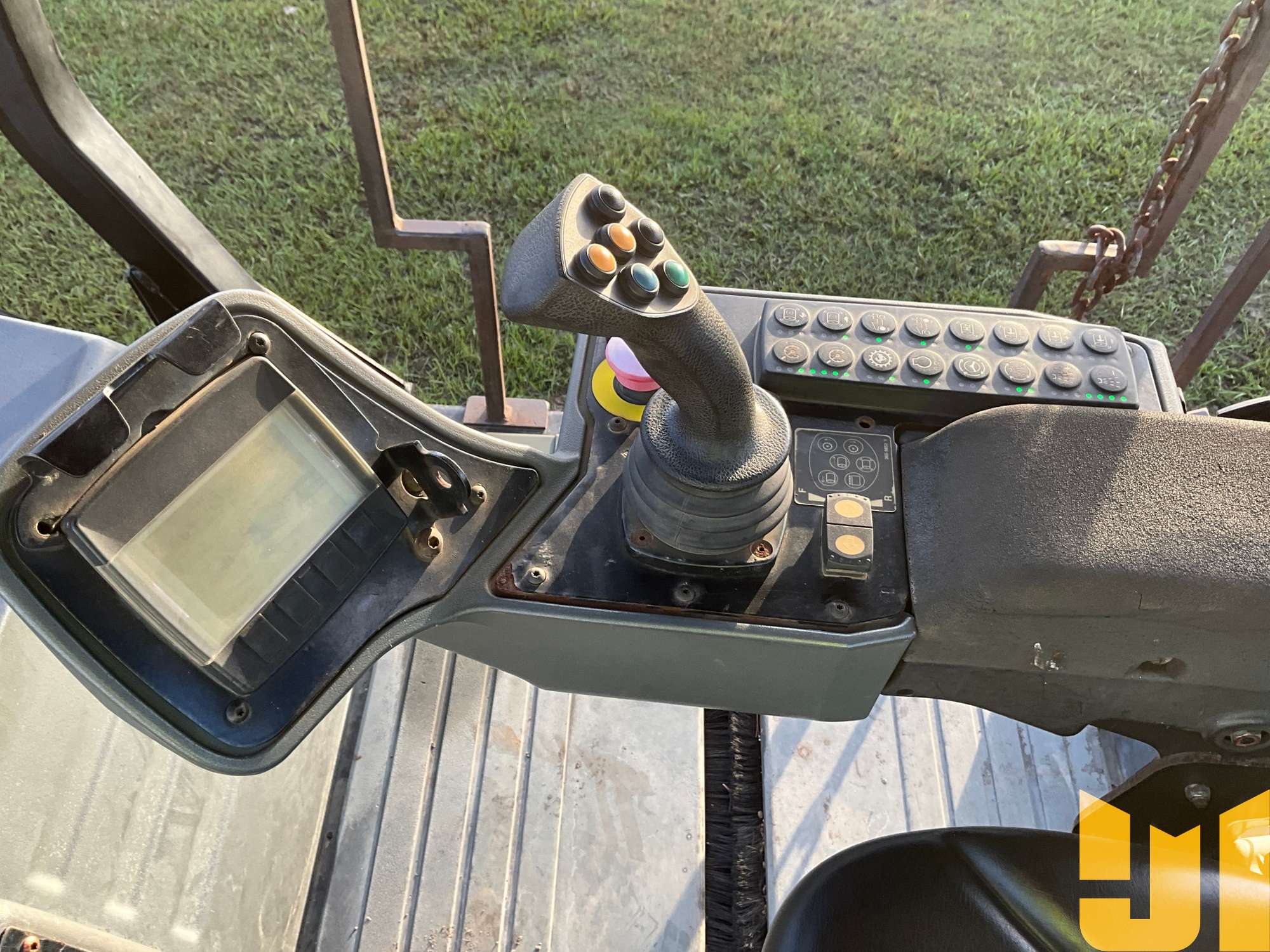 2015 Caterpillar CB64B