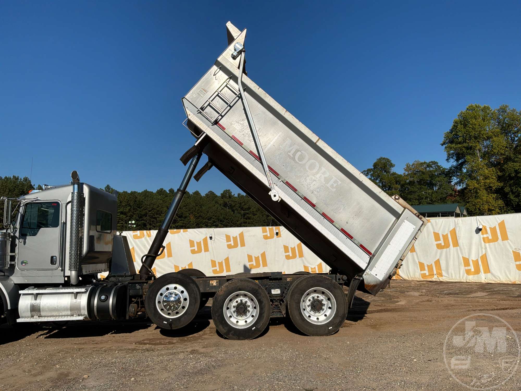 2019 Kenworth T8 SERIES