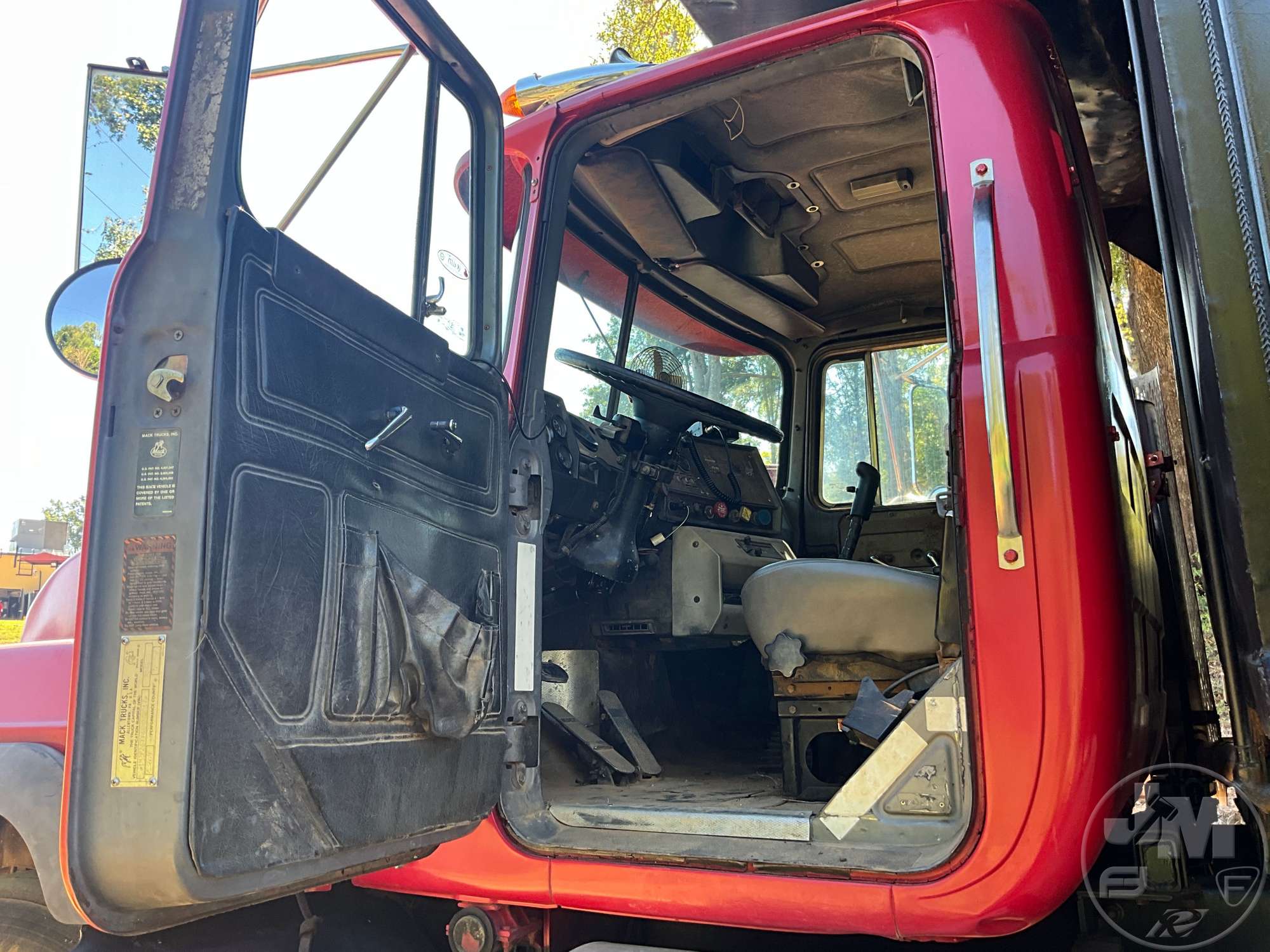 1995 Mack RD 688S