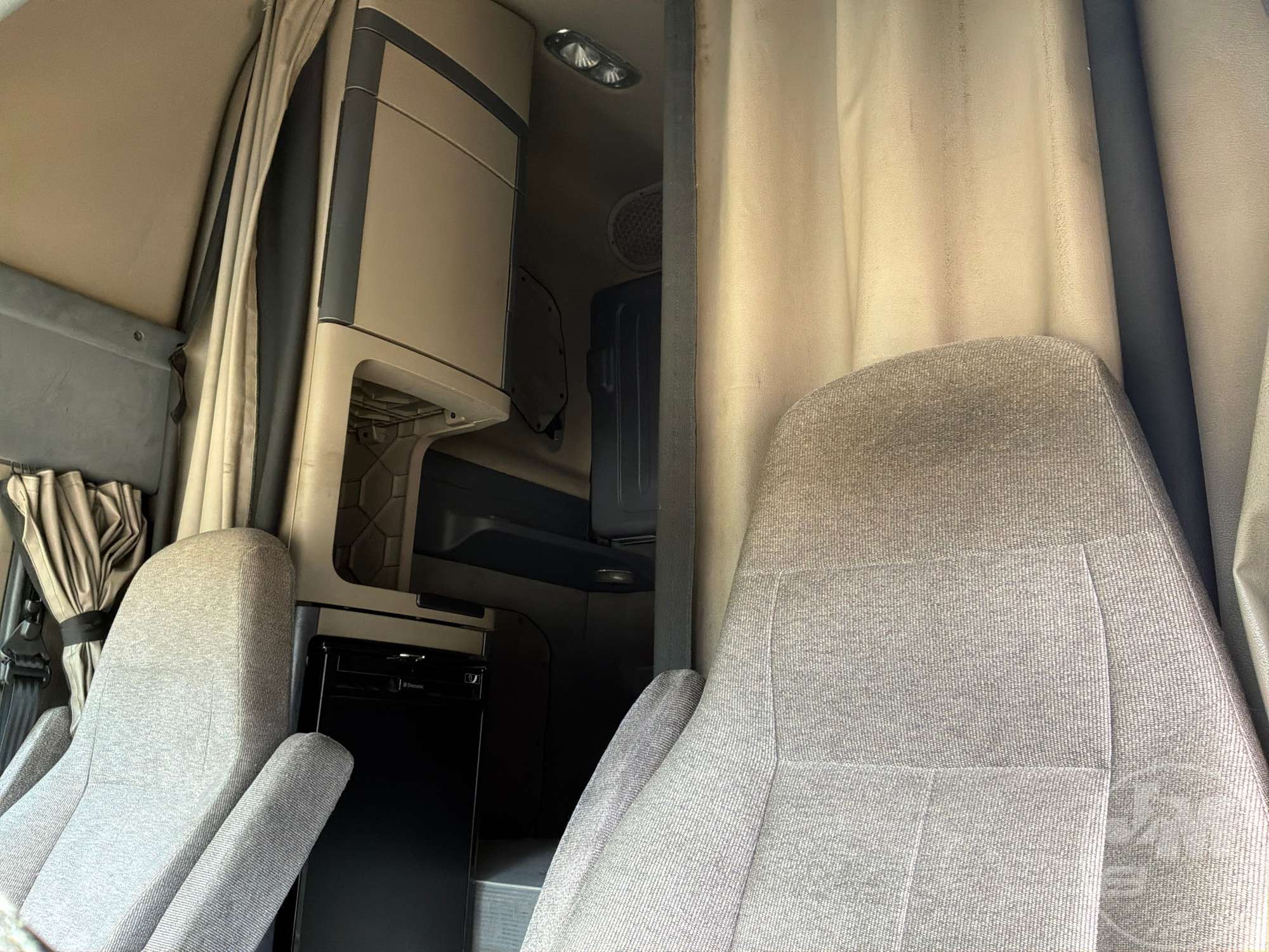 2016 Freightliner CASCADIA