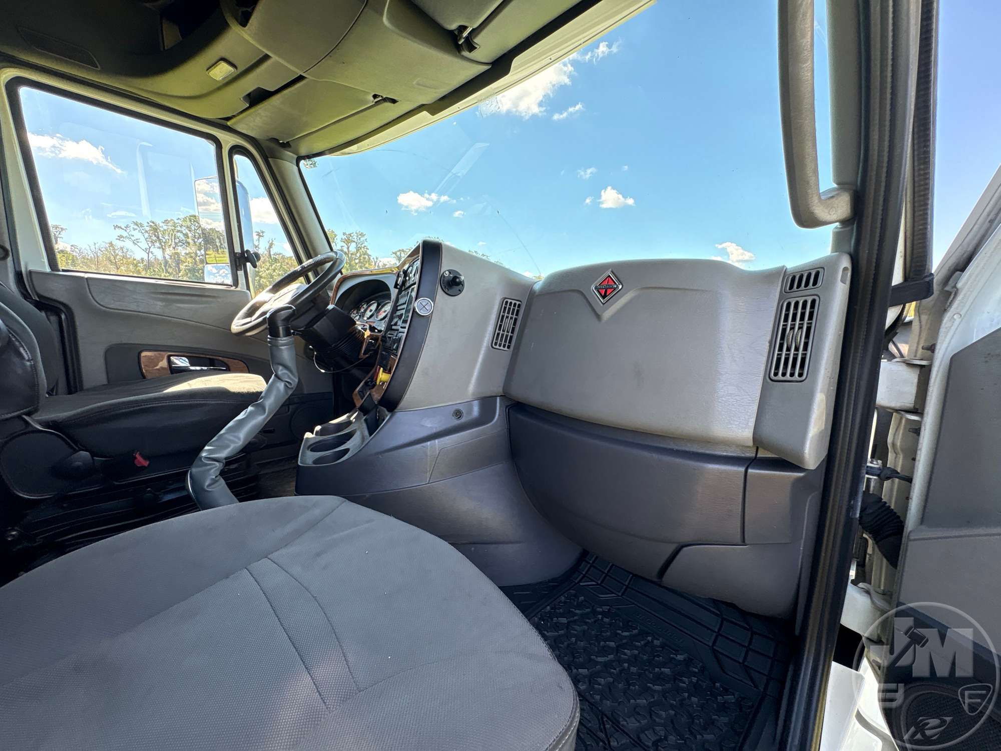 2014 International LF687