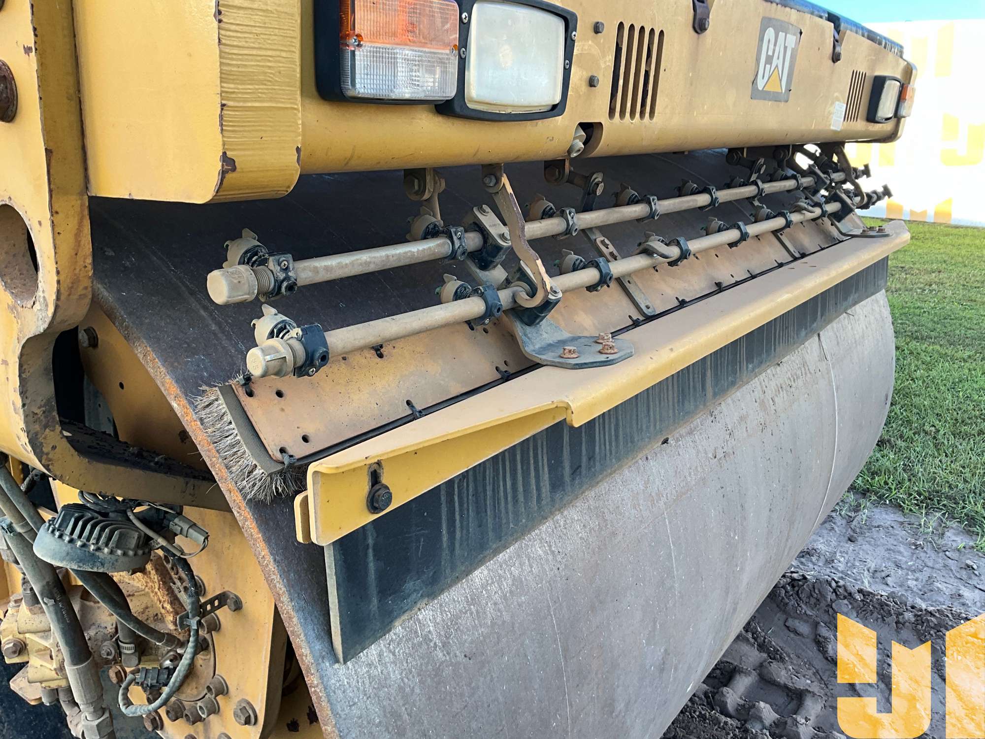 2015 Caterpillar CB64B