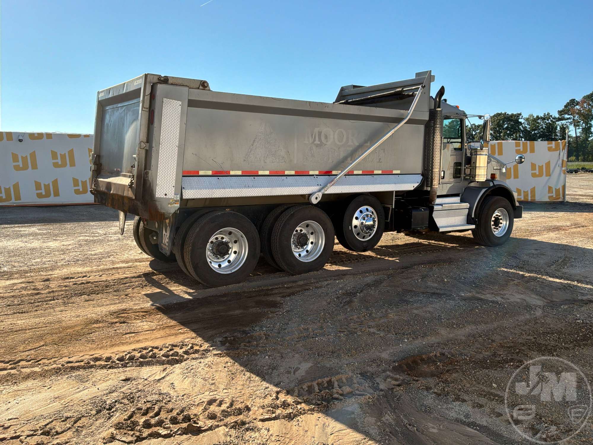 2019 Kenworth T8 SERIES