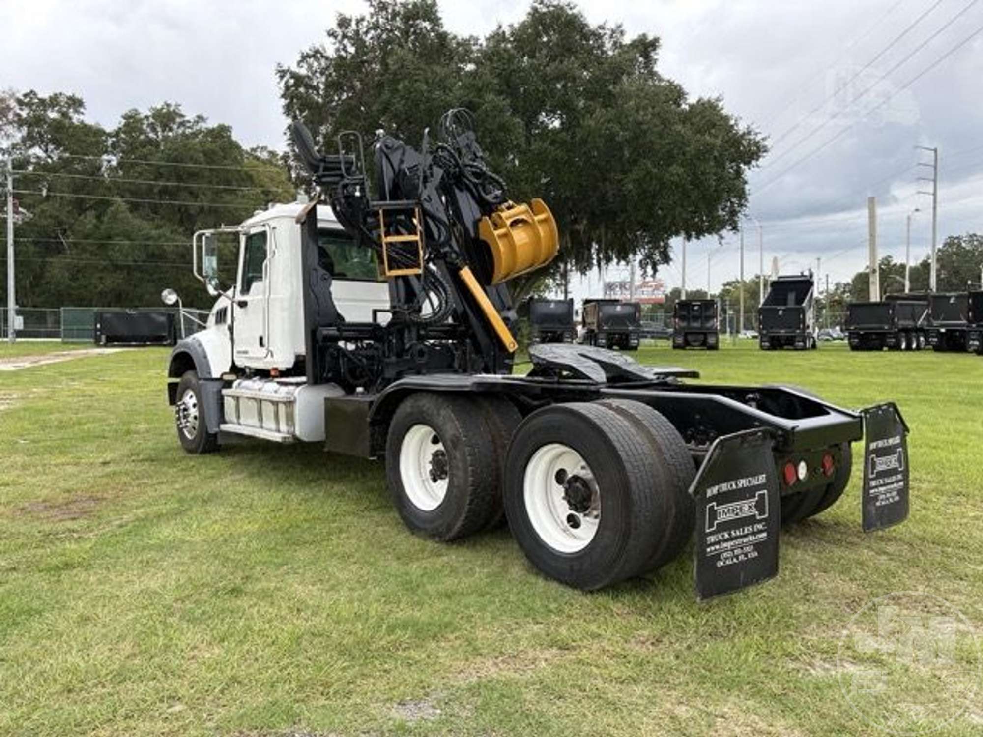 2017 Mack GU713