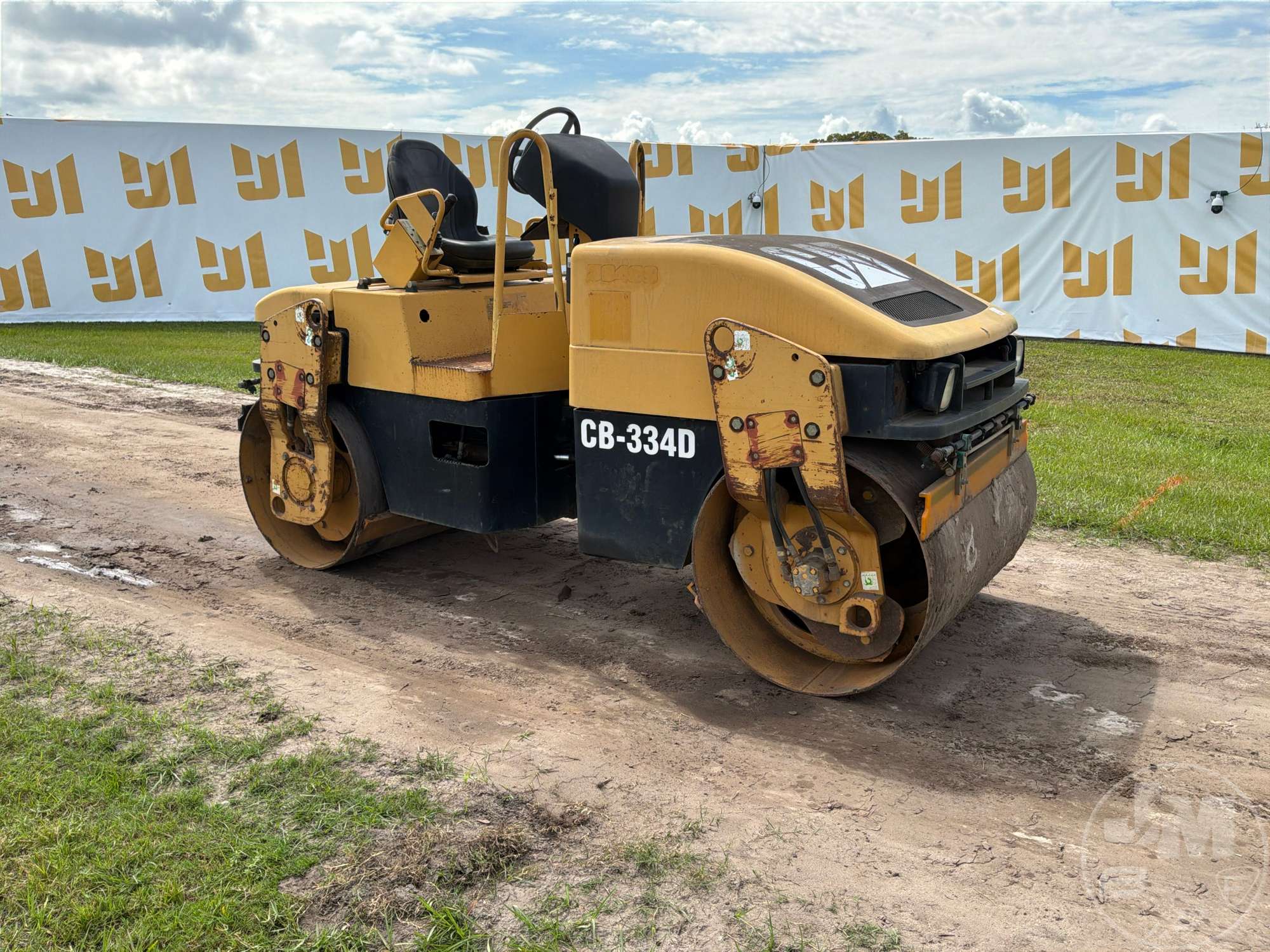 2003 Caterpillar CB334D