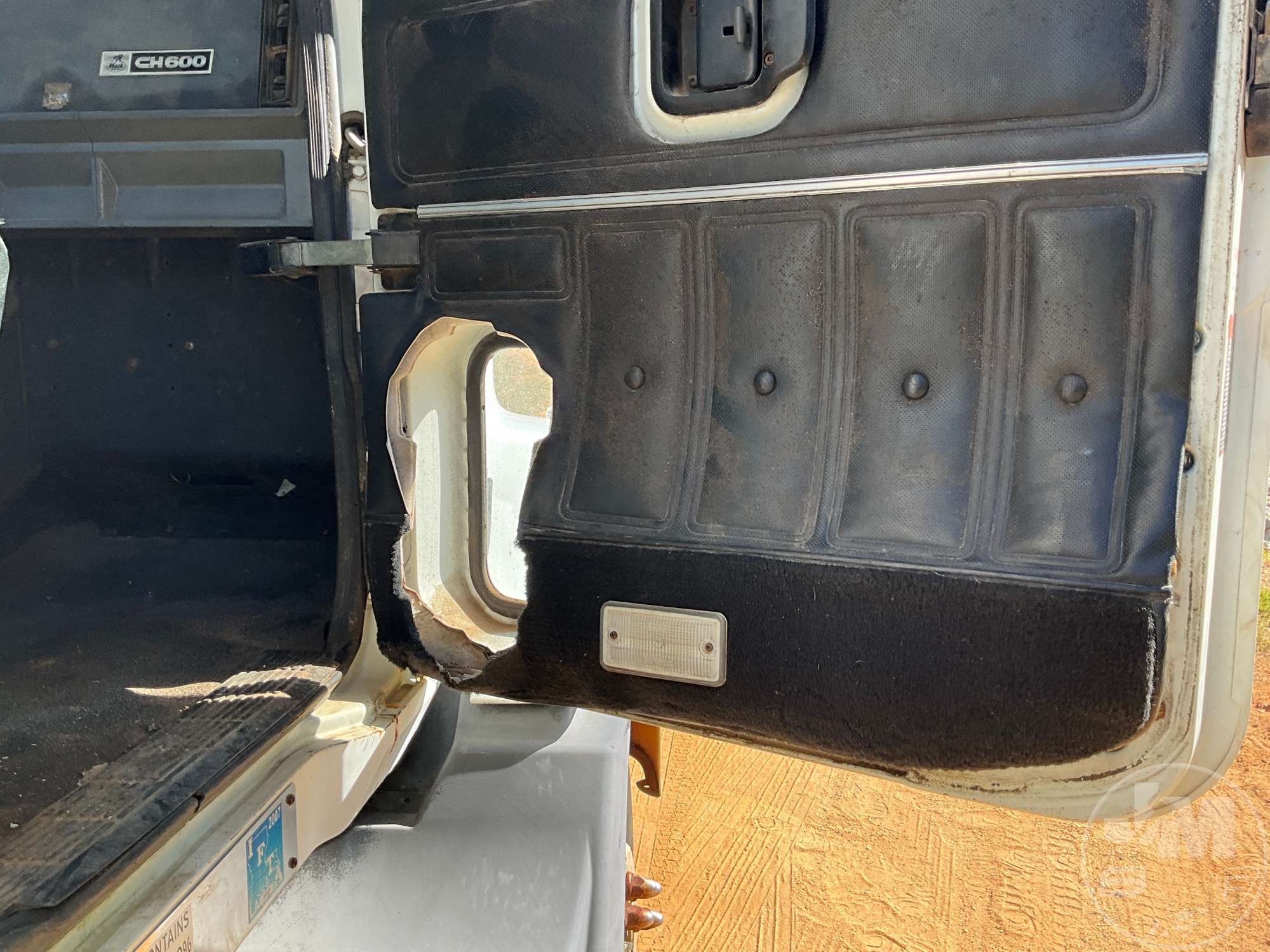 2000 Mack CH 613