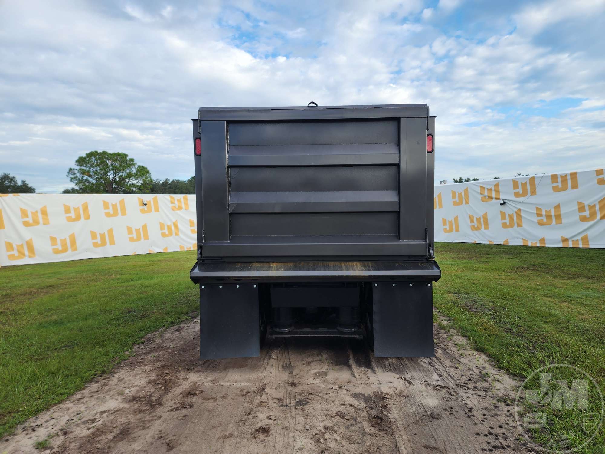 2020 Mack AN64T