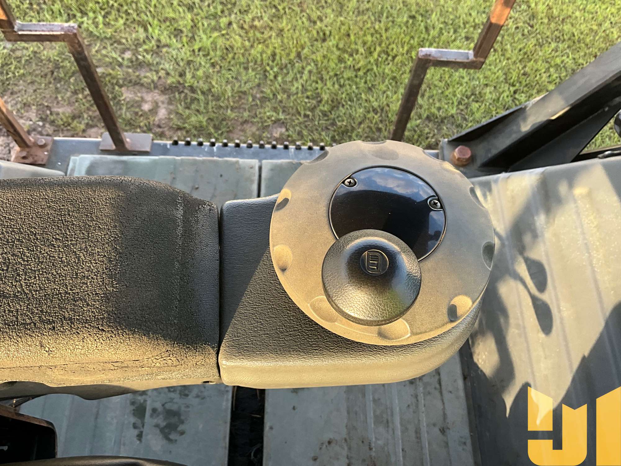 2015 Caterpillar CB64B