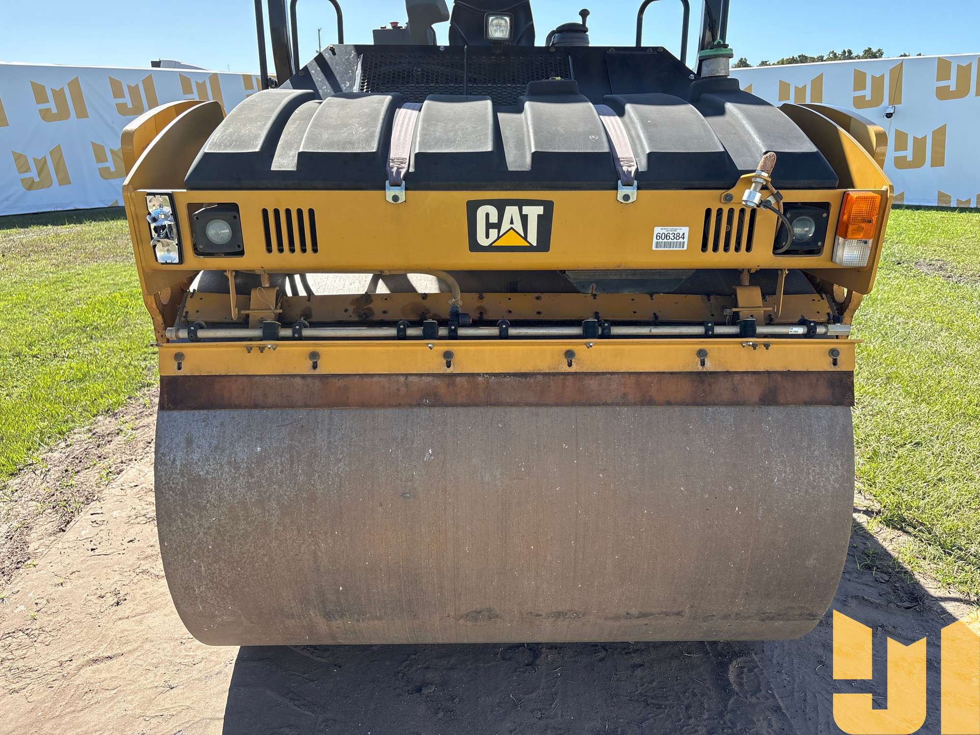 2016 Caterpillar CB54B