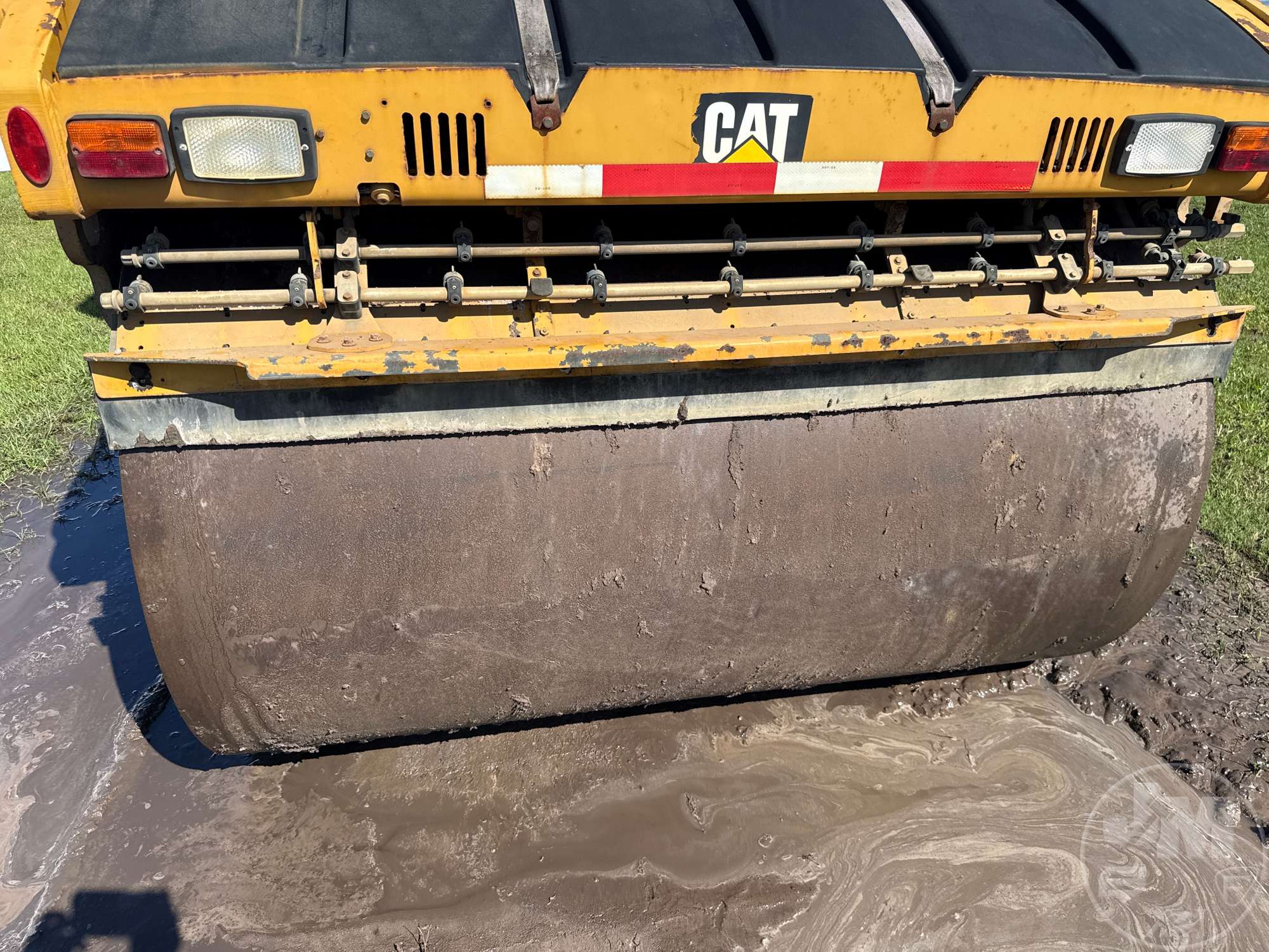 2016 Caterpillar CB64B
