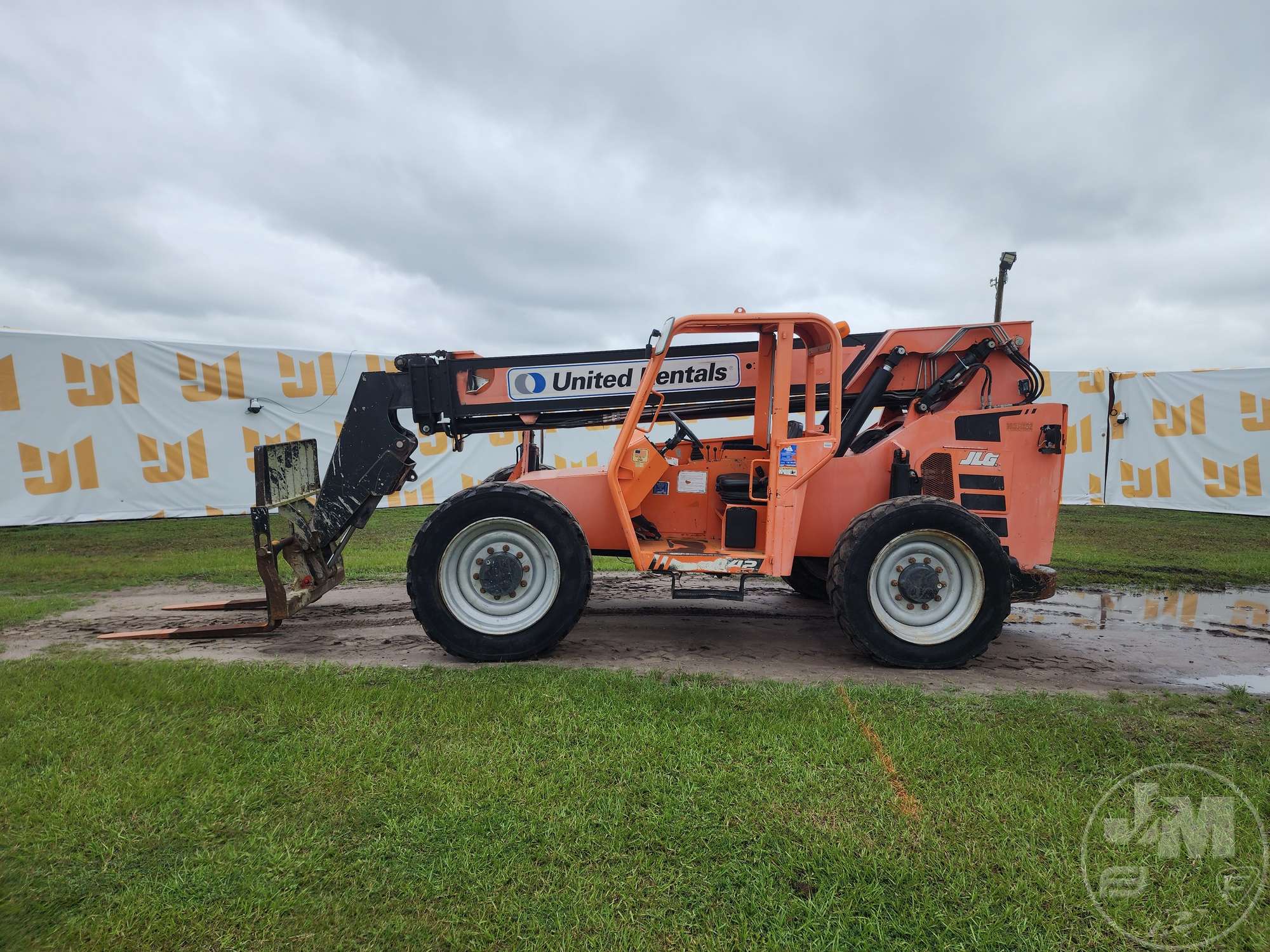 2017 JLG 6042