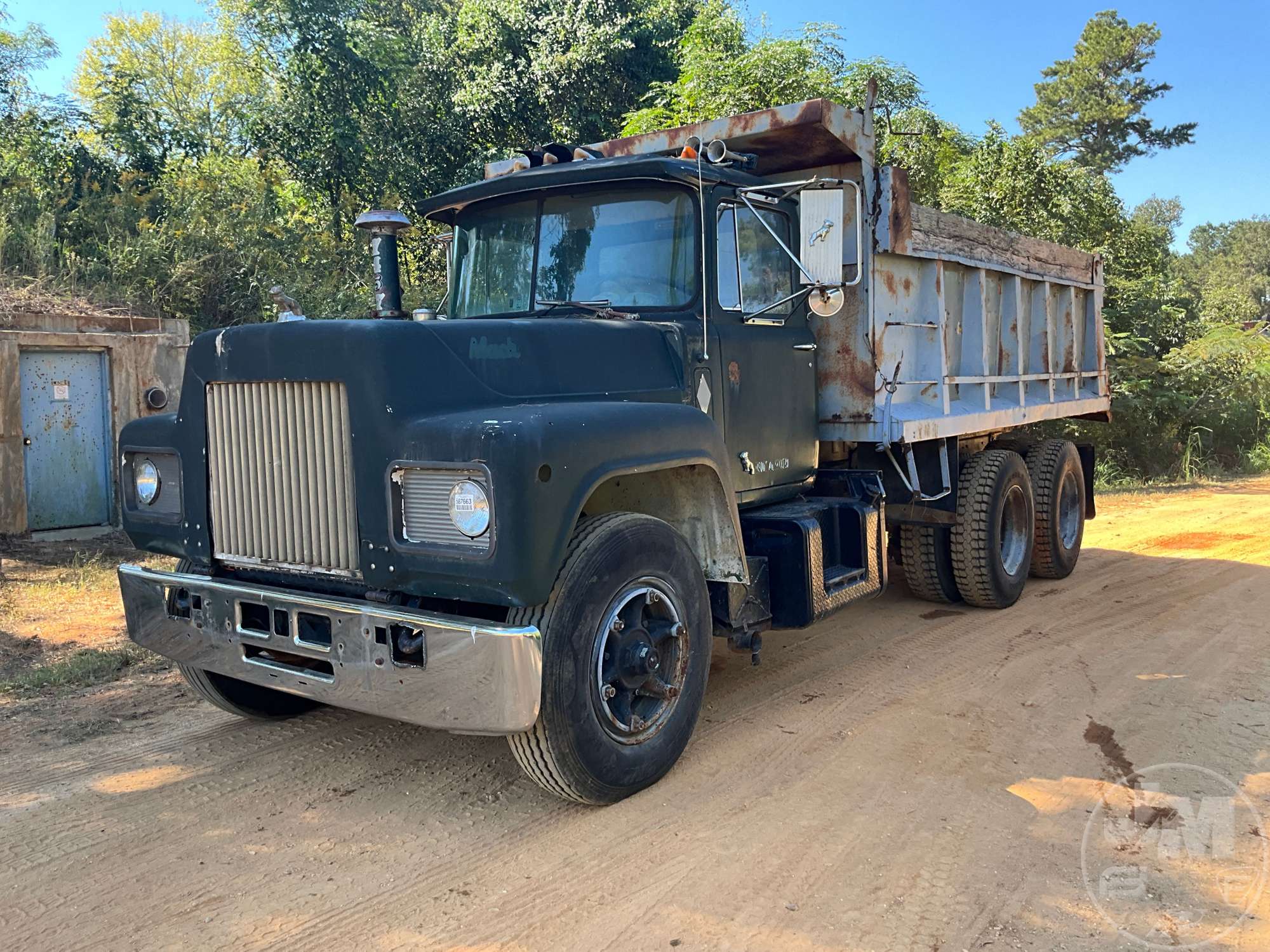 Photo of Mack R-600
