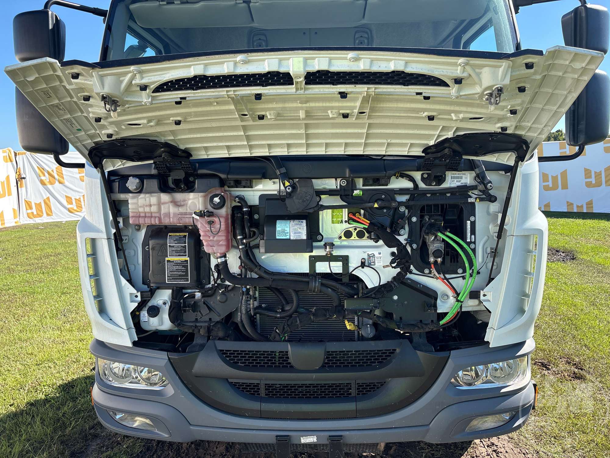 2025 Peterbilt 220