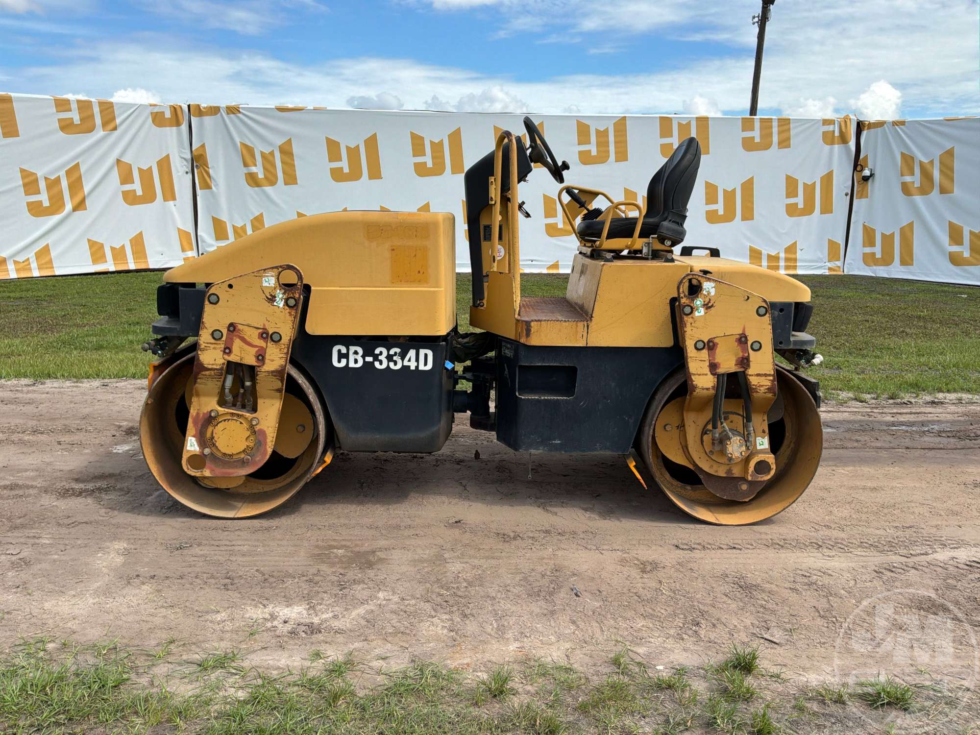 2003 Caterpillar CB334D