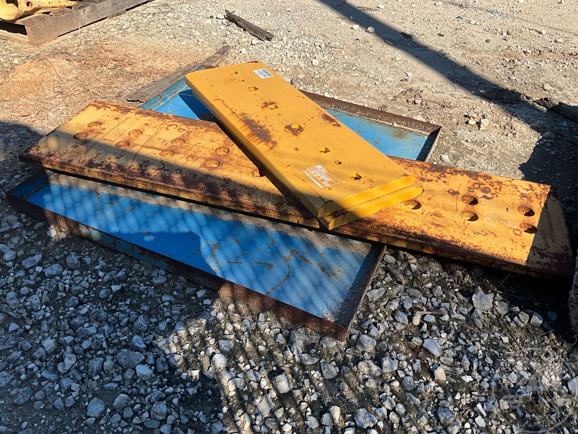 Caterpillar WEAR PLATES & CUTTING EDGES TO FIT D9