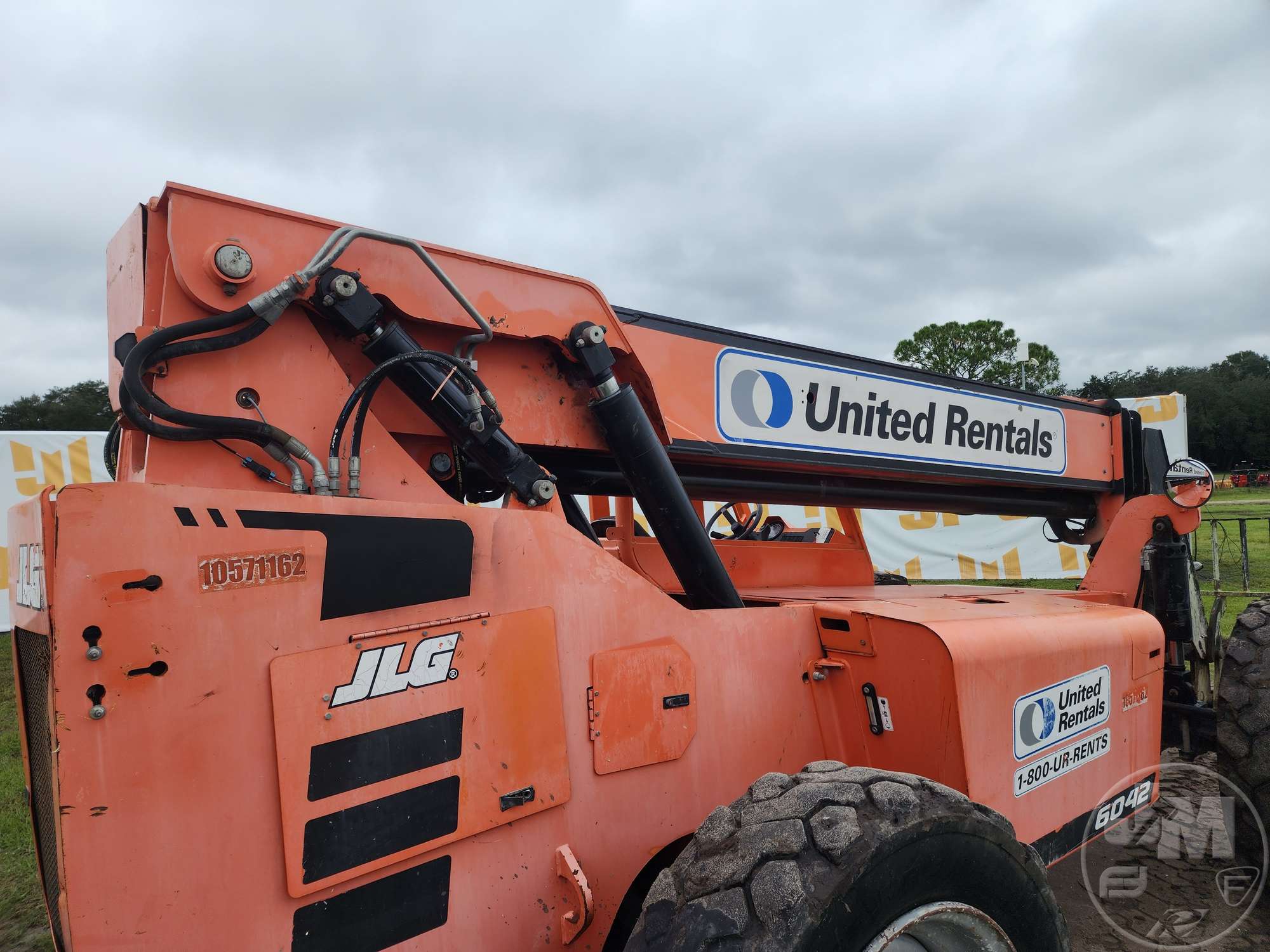 2017 JLG 6042