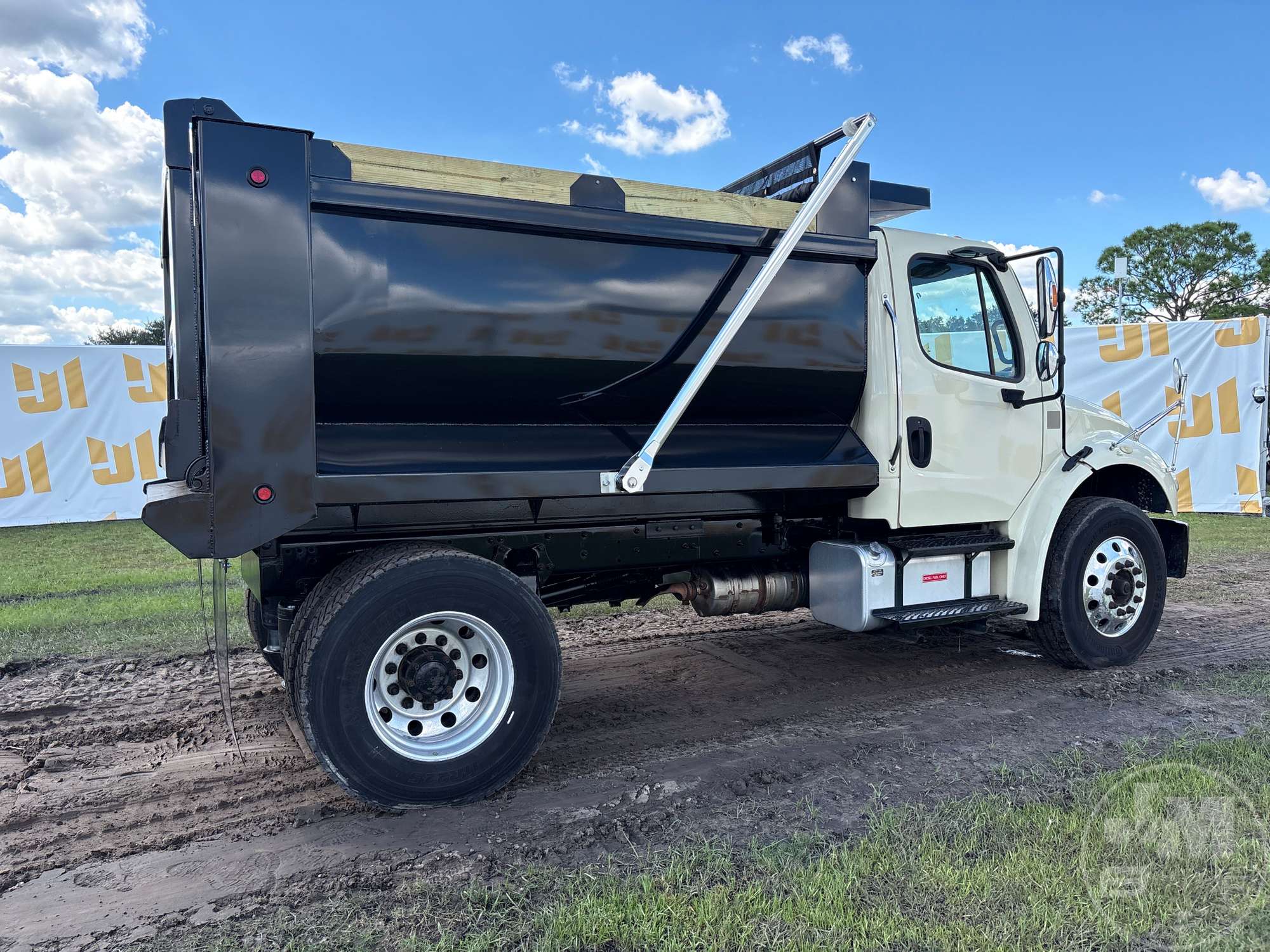 2020 Freightliner M2