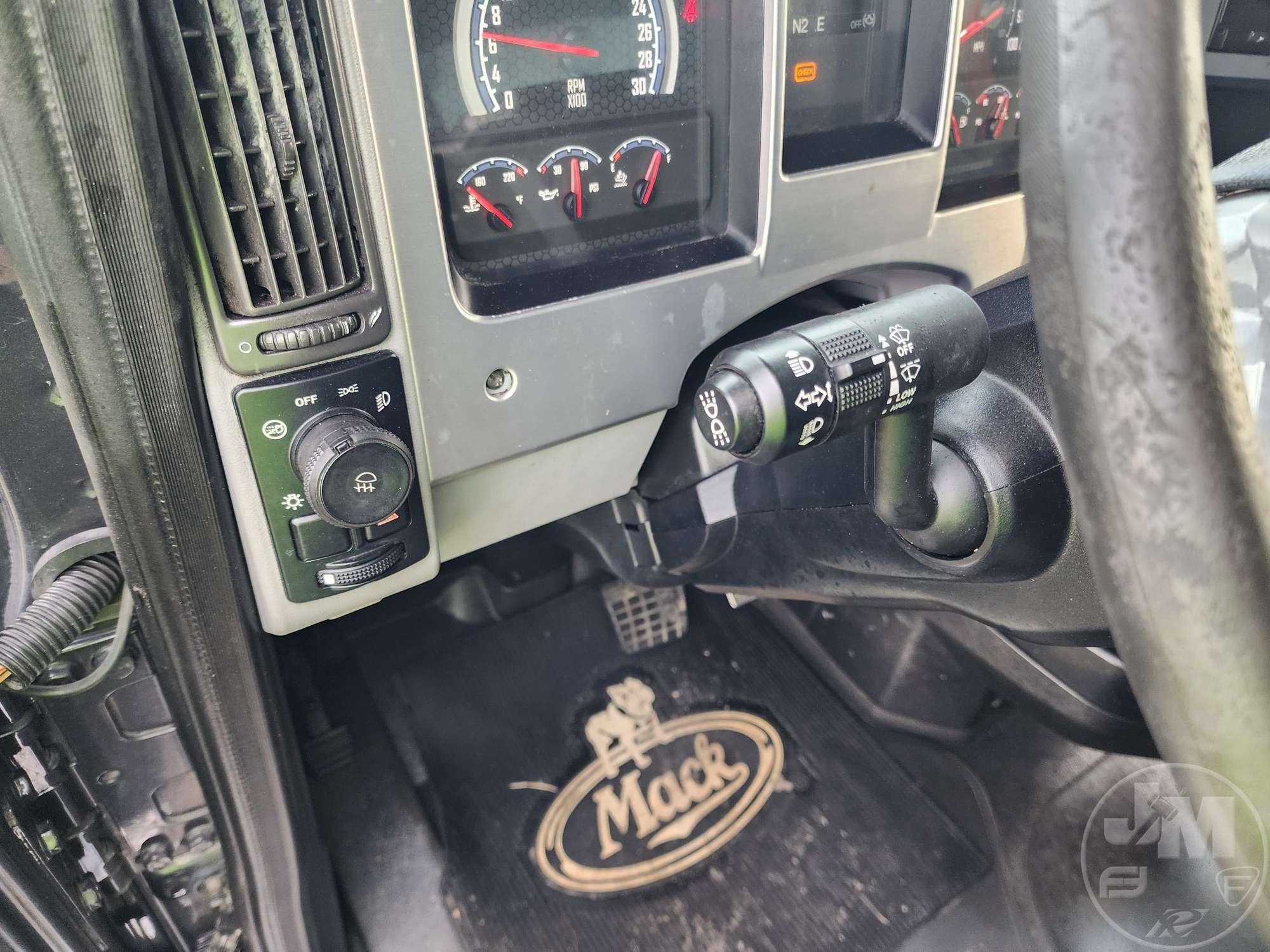 2020 Mack AN64T