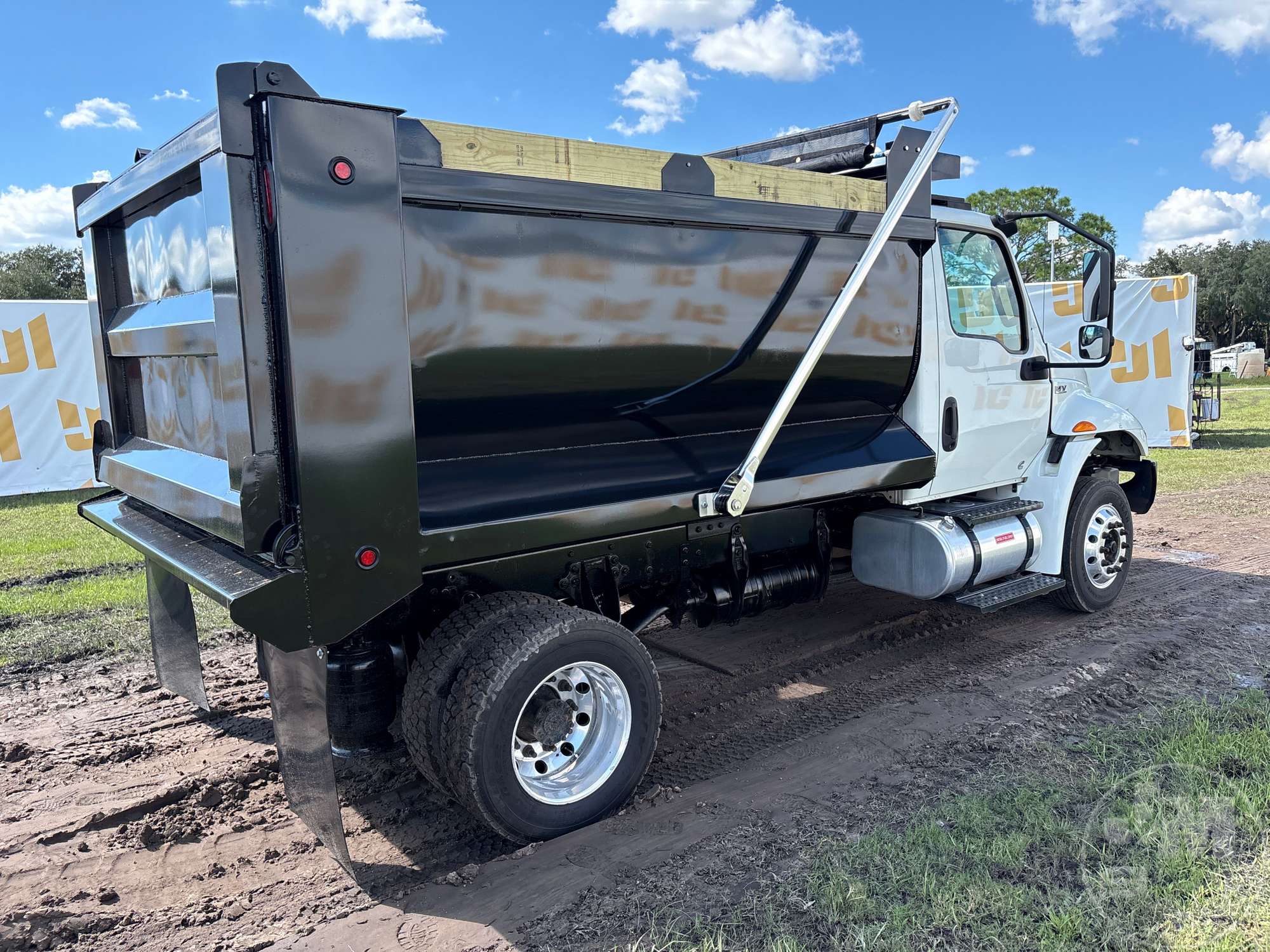 2021 International MV607
