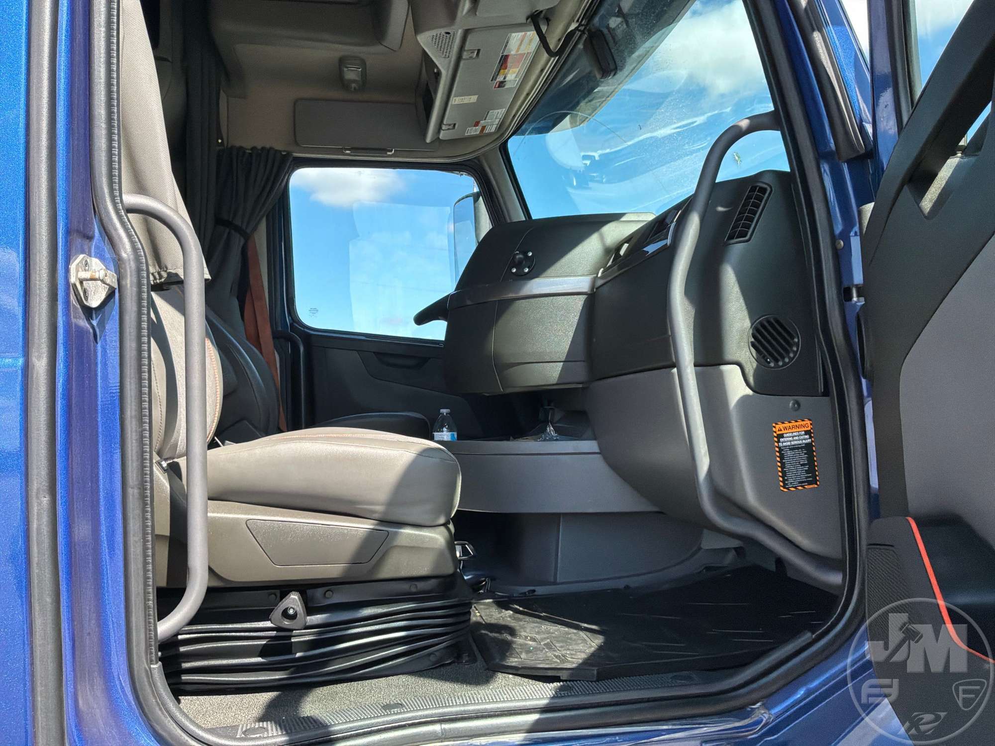 2022 Volvo VNL760