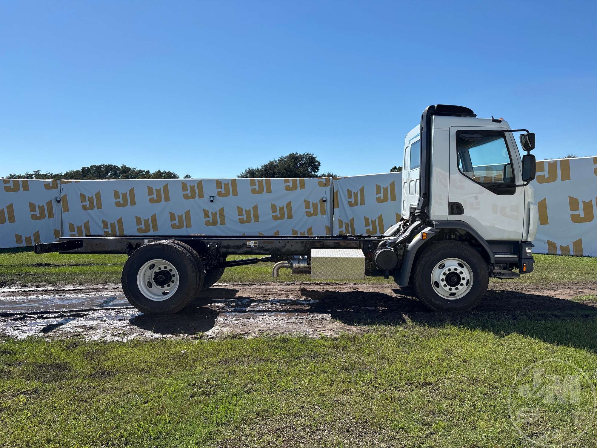 2025 Peterbilt 220
