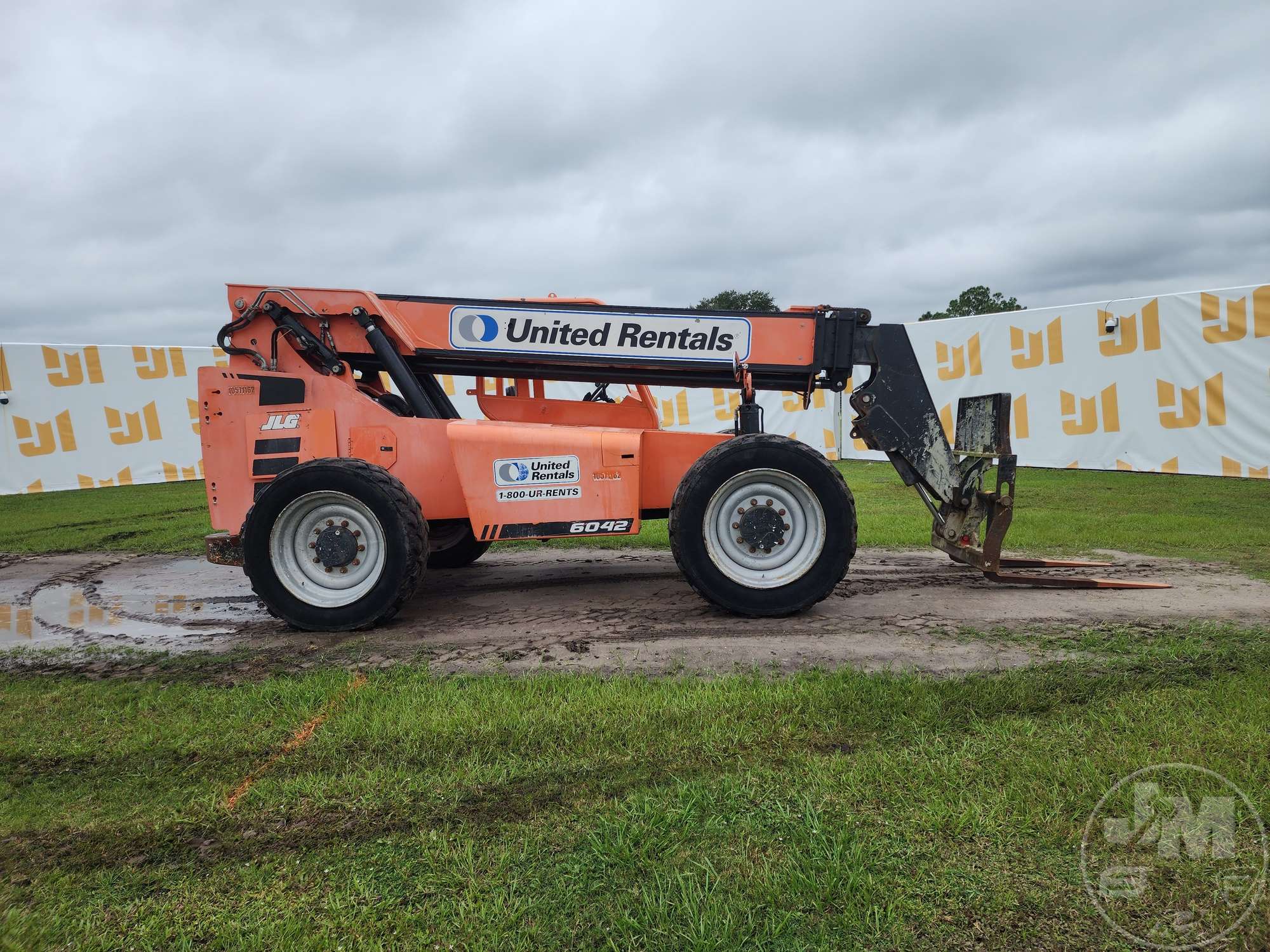 2017 JLG 6042