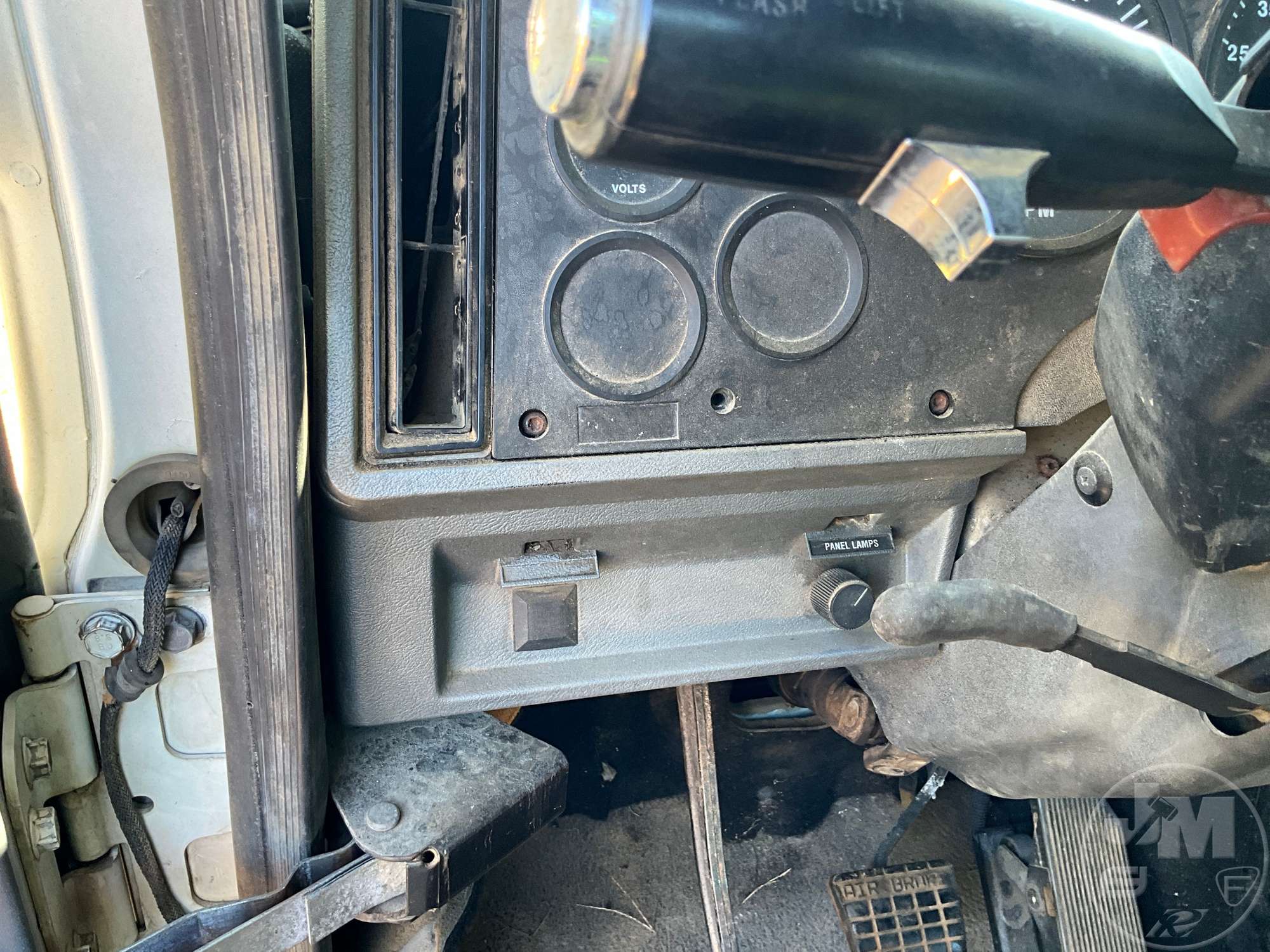2000 Mack CH 613