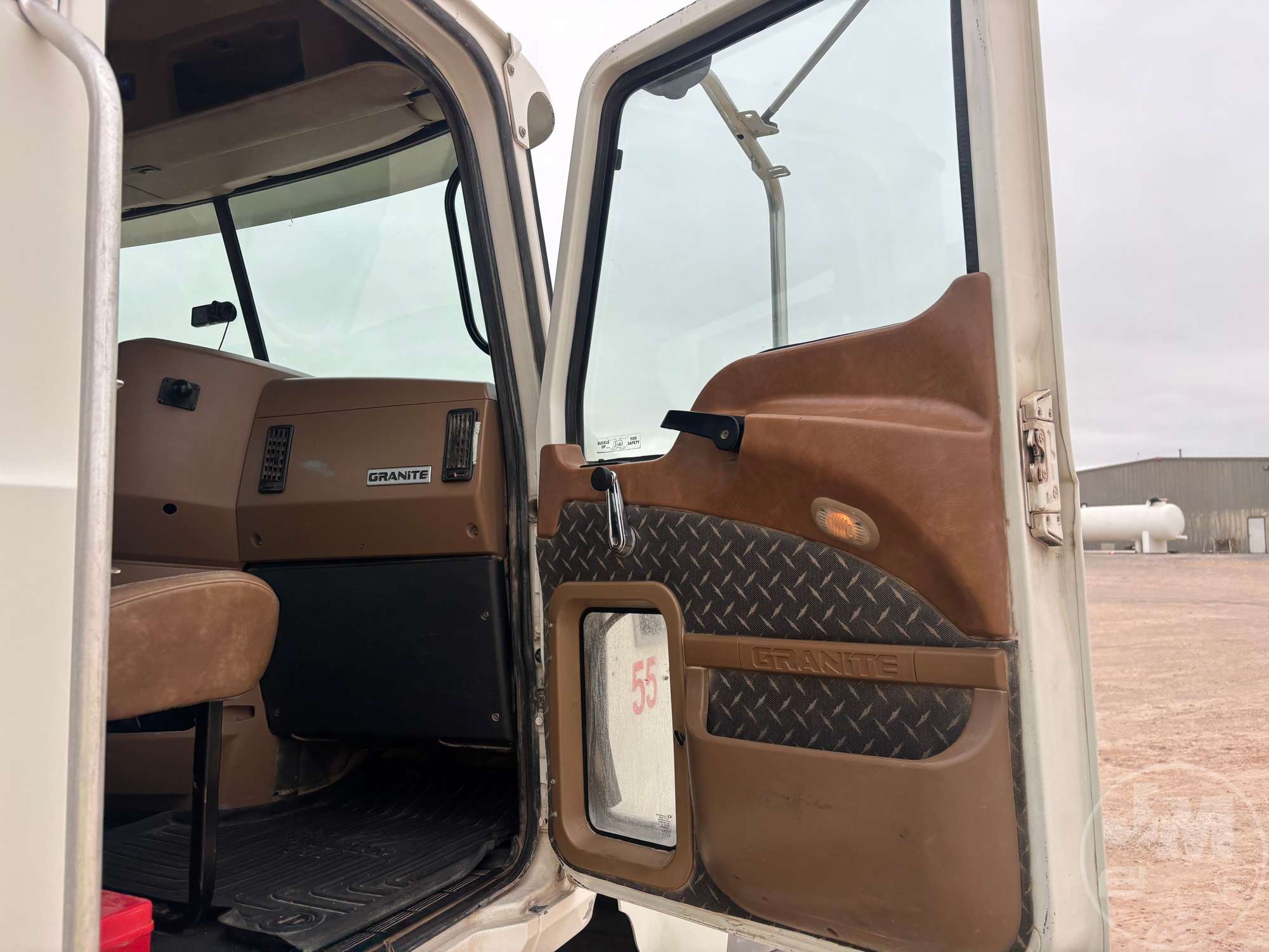 2013 Mack GU713