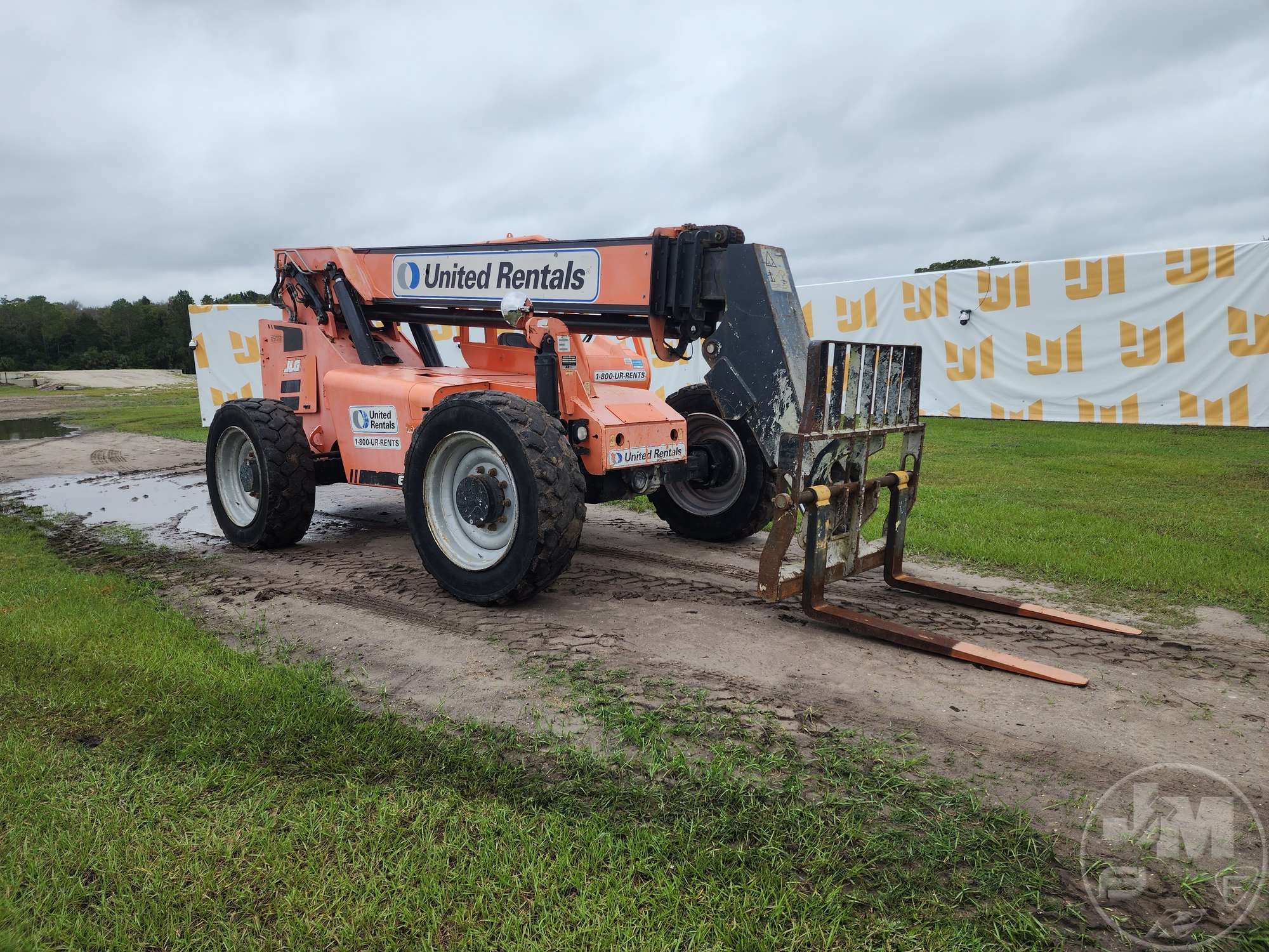 2017 JLG 6042