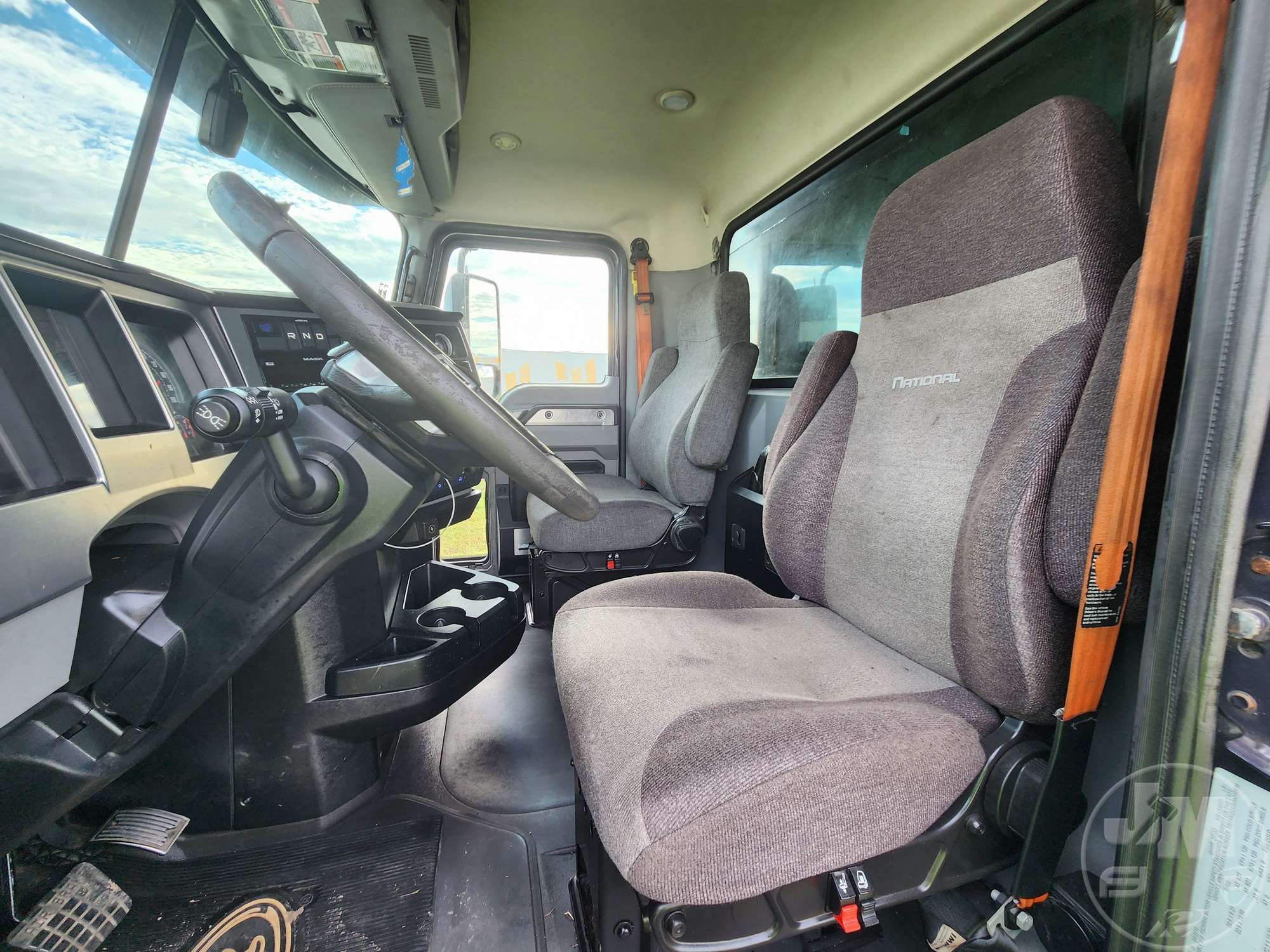 2020 Mack AN64T